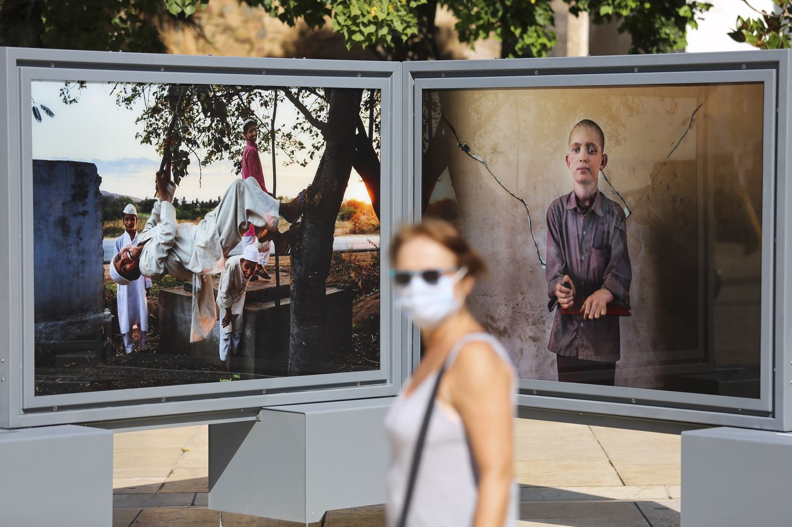 Fotos de la exposición sobre la vida cotidiana en la India de la calle Alcazabilla
