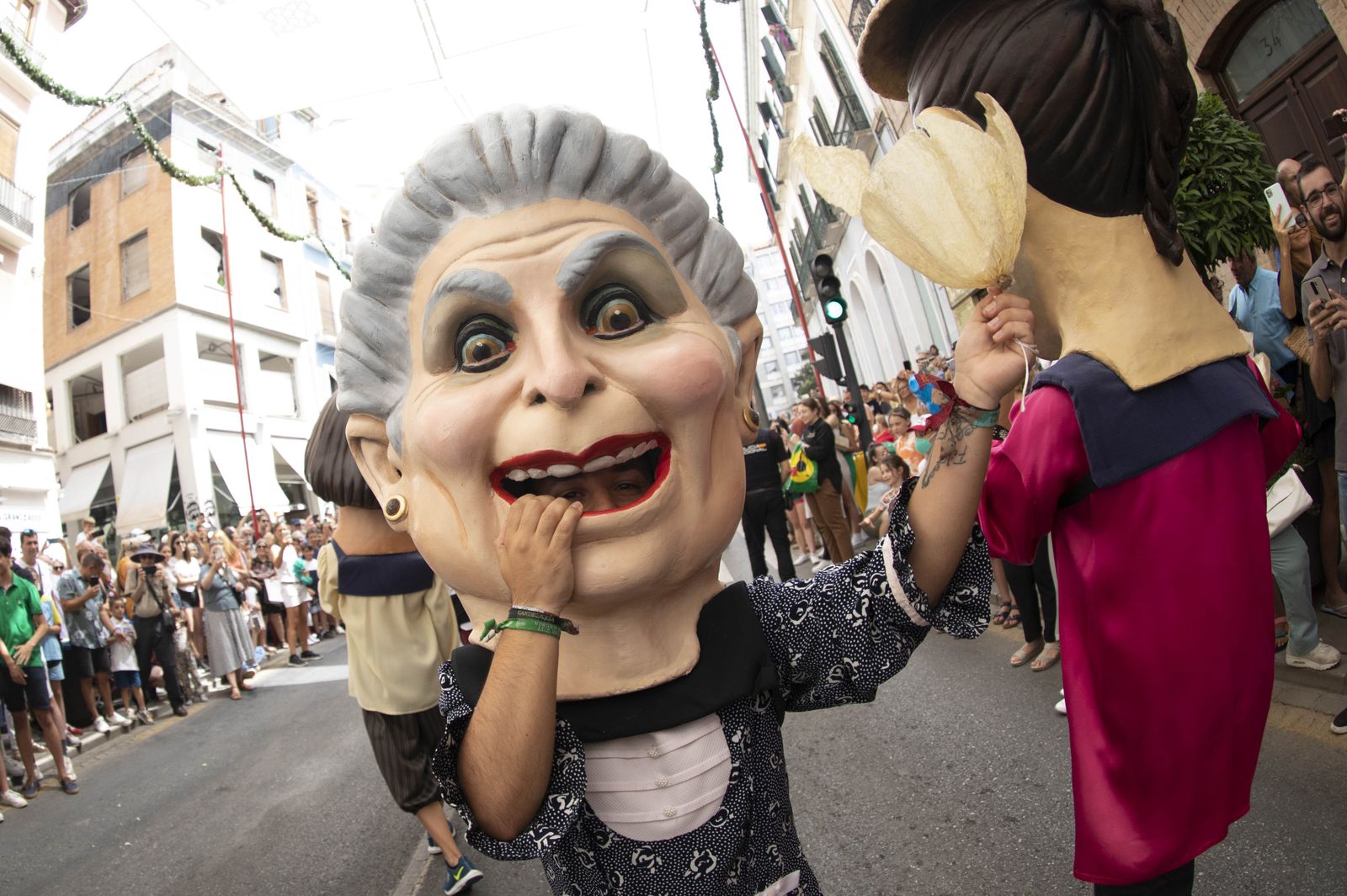 El regreso de la Tarasca a las calles de Granada, en imágenes