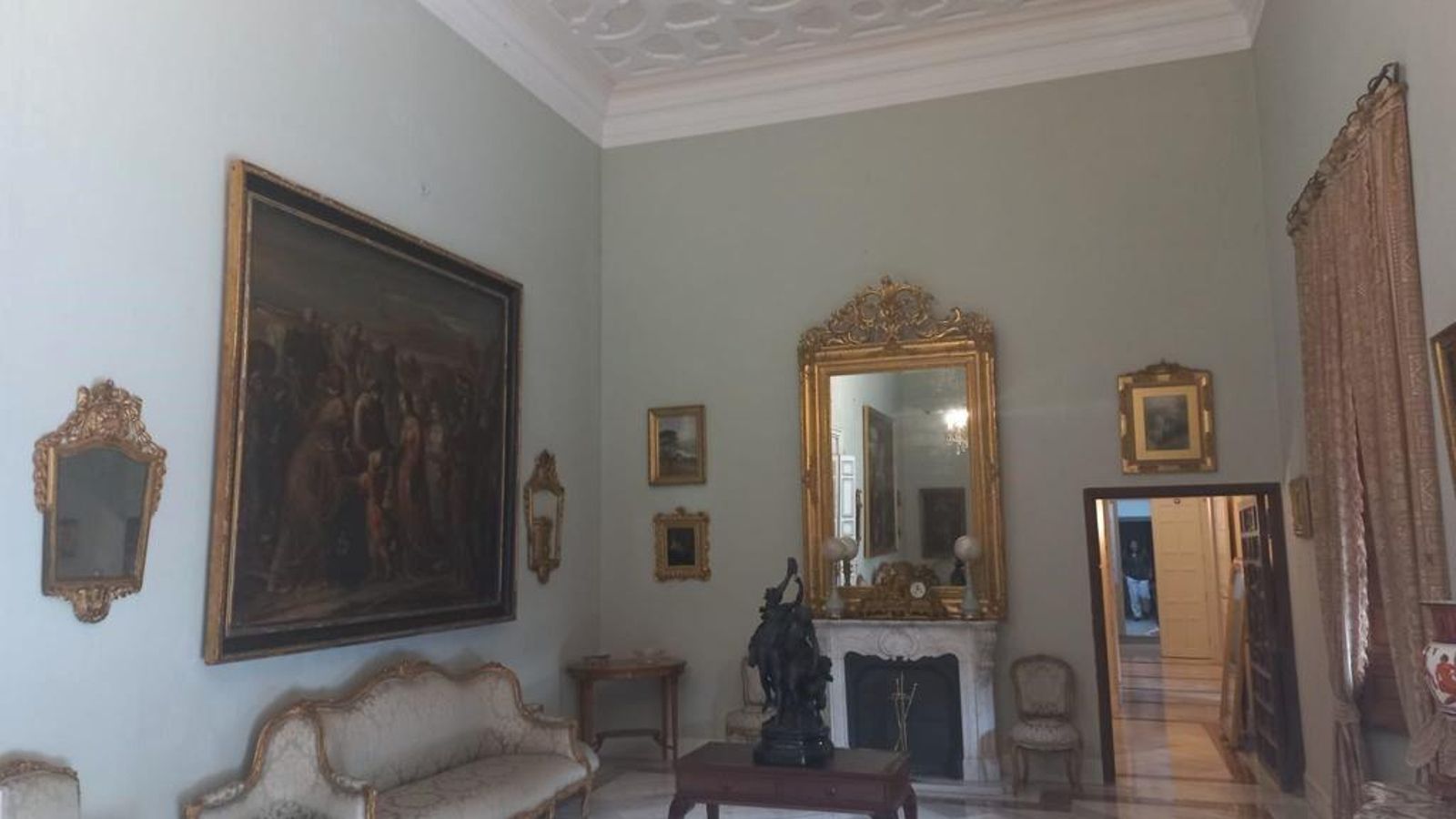 El antedespacho oficial del Cuarto Real Alto del Alcázar.