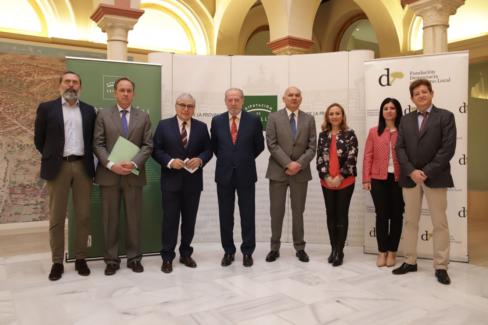 Villalobos en la Casa de la Provincia asisitiendo a la jornada sobre protección de datos.