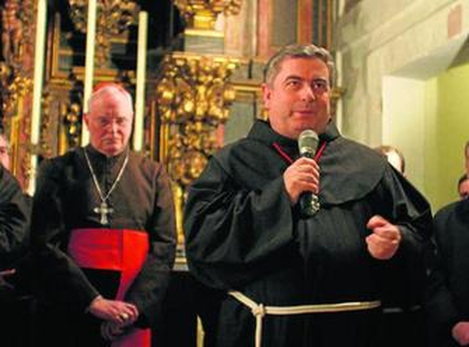El cardenal Amigo Vallejo (izqda.) y el franciscano José Rodríguez Carballo.