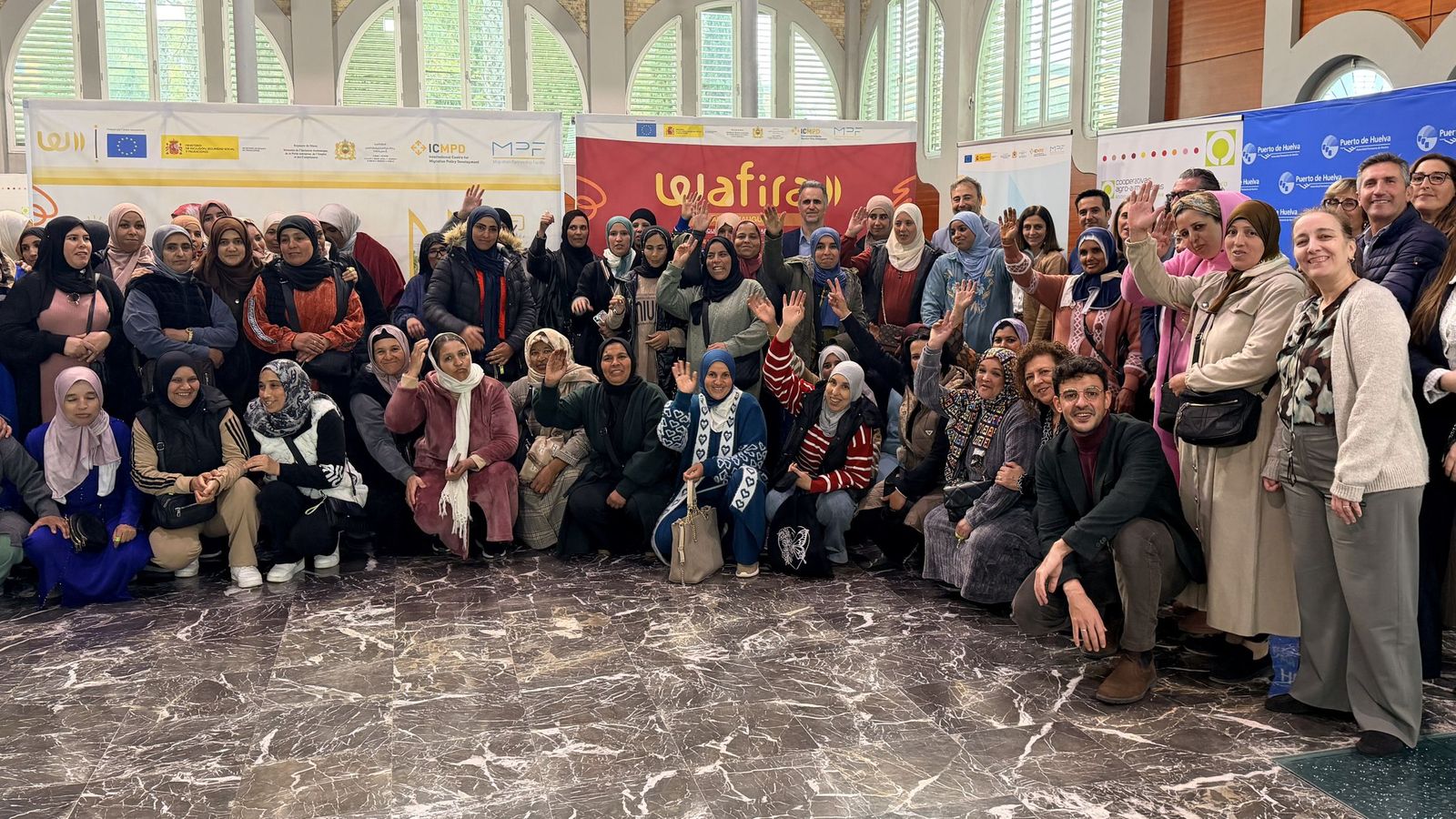 Asistentes al encuentro en las Cocheras del Puerto de Huelva.