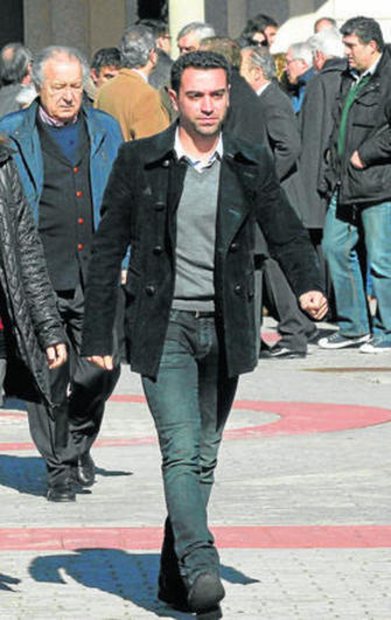 Xavi asistió al funeral de Luis Aragonés junto a Iniesta, Cesc y Puyol.