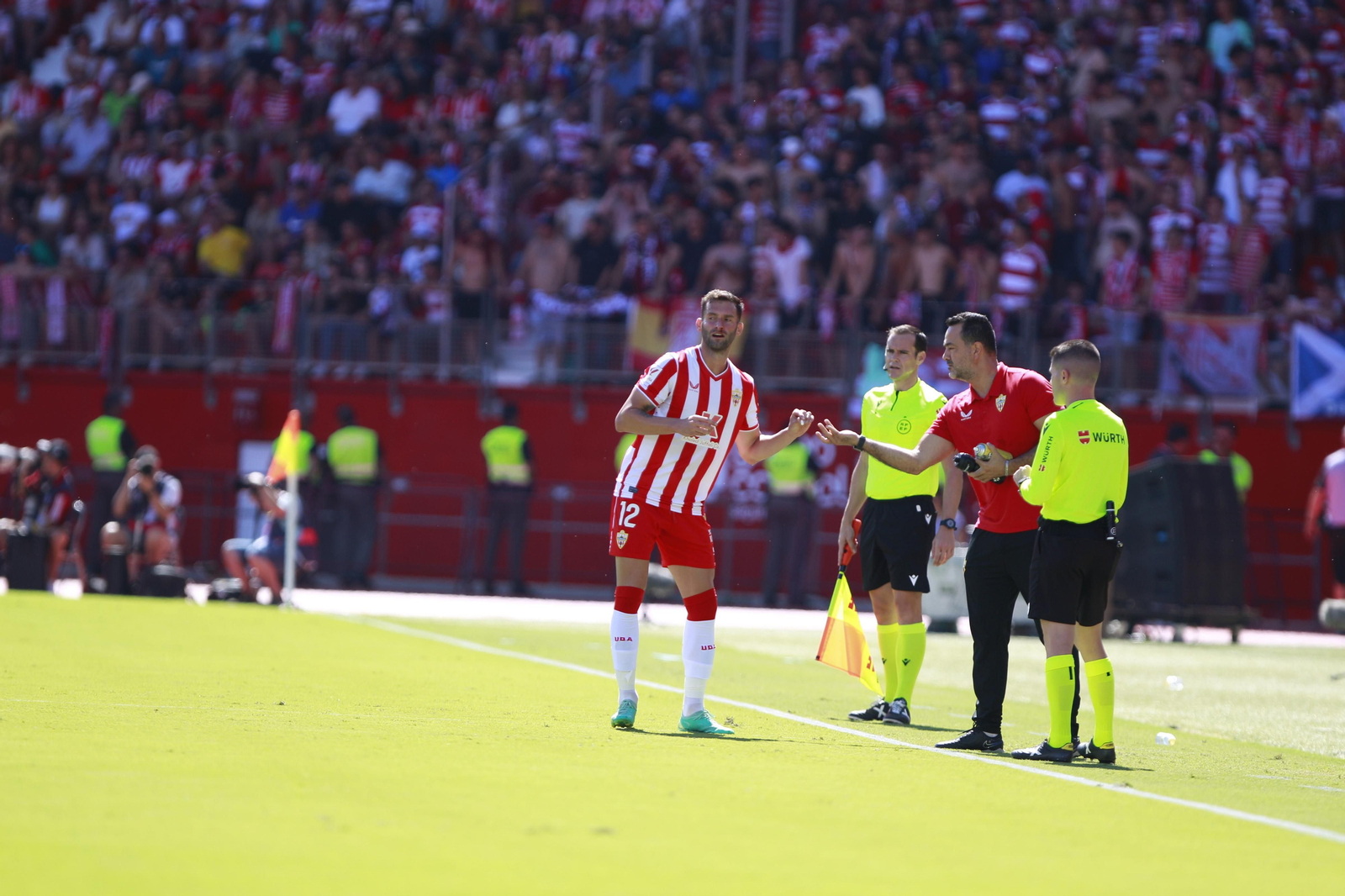 Imágenes del empate a 3 de la U.D. Almería y el Granada C.F.
