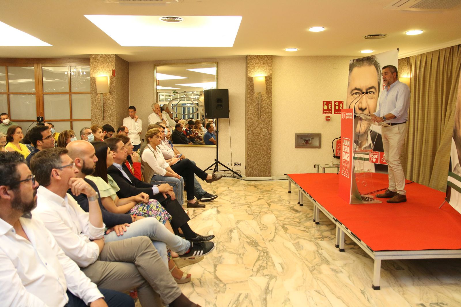 Fotogalería del ministro de Agricultura, Luis Planas, en un acto del PSOE de Almería