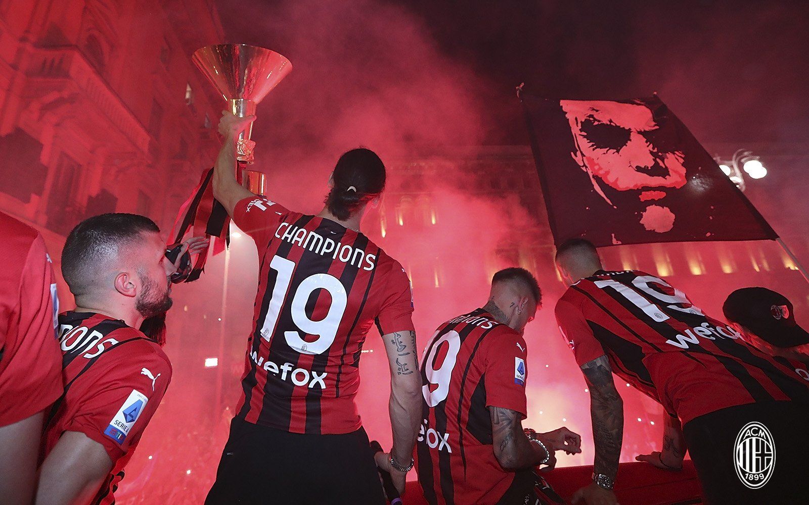 Los jugadores del Milan celebran el Scudetto
