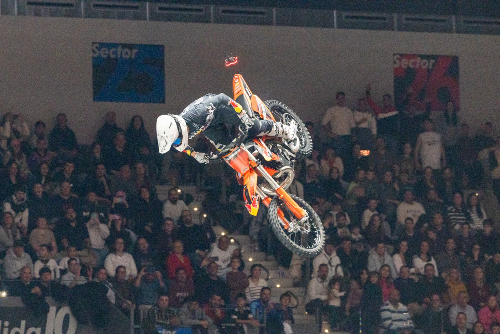 En imágenes: el Olivo Arena vibra con piruetas y motor en estado puro en el Soloflow Freestyle (2)