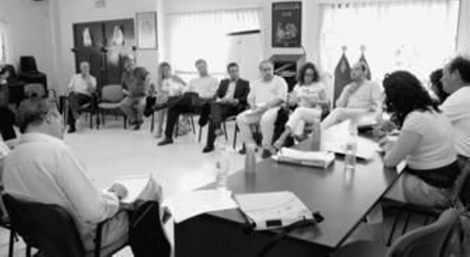 La mesa del botellón, durante la reunión de ayer.