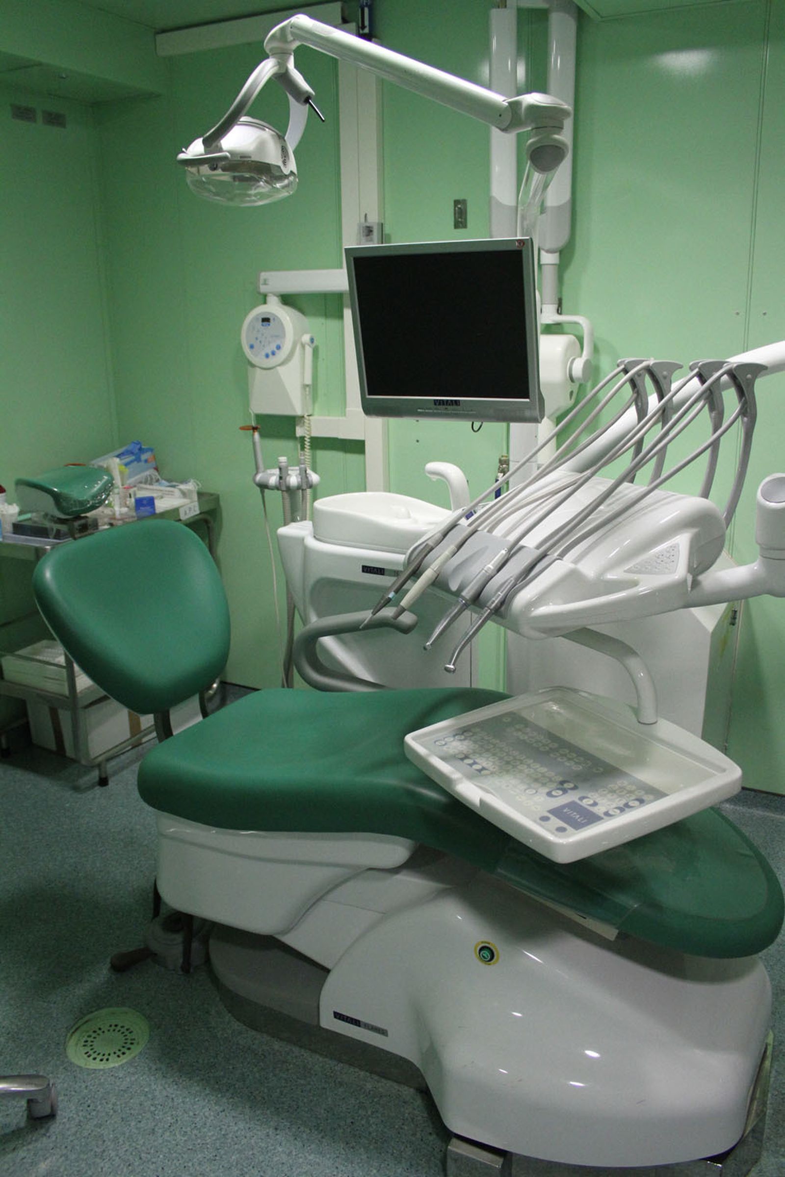 Imágenes de las primeras horas del portaaviones "Juan Carlos I" en el puerto de Huelva, durante su visita este fin de semana