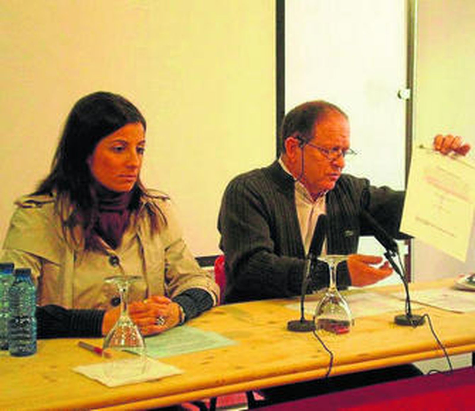 Anyes Segura y Manuel Requena en la rueda de prensa.