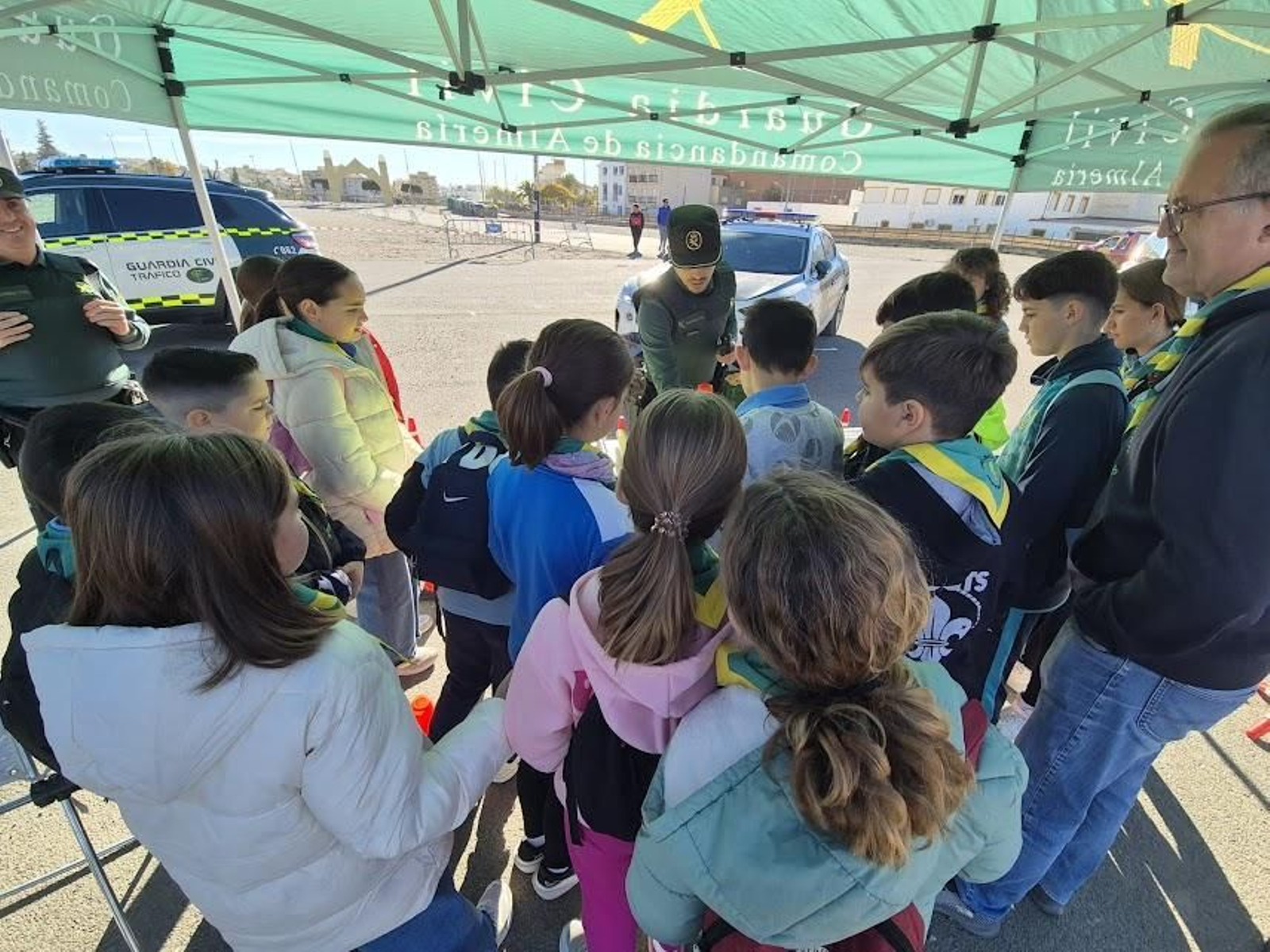 Bomberos, policía y sanitarios enseñan a casi 300 albojenses cómo actuar en emergencias