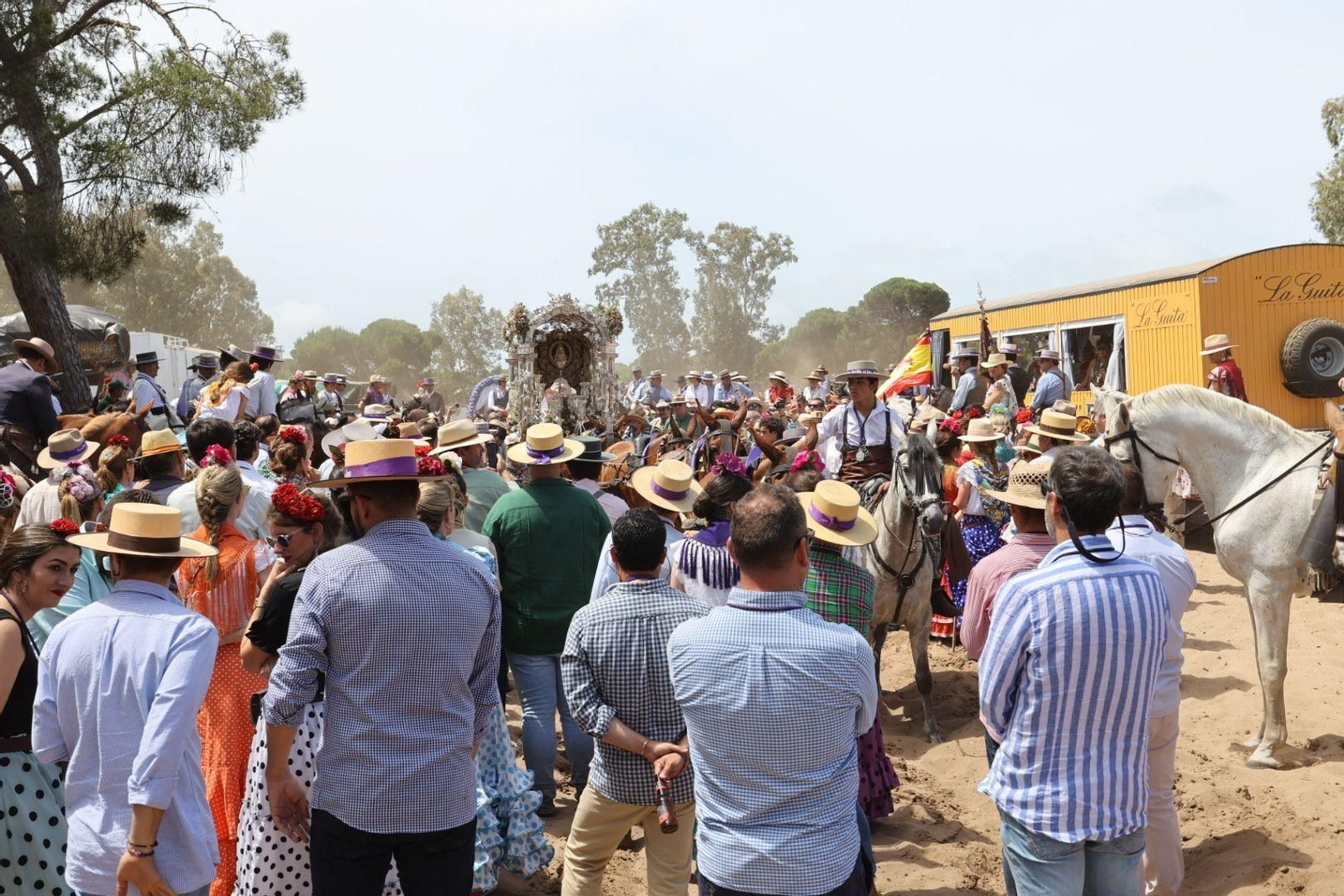 Imágenes de la Hermandad del Rocío de Jerez el jueves por el Coto