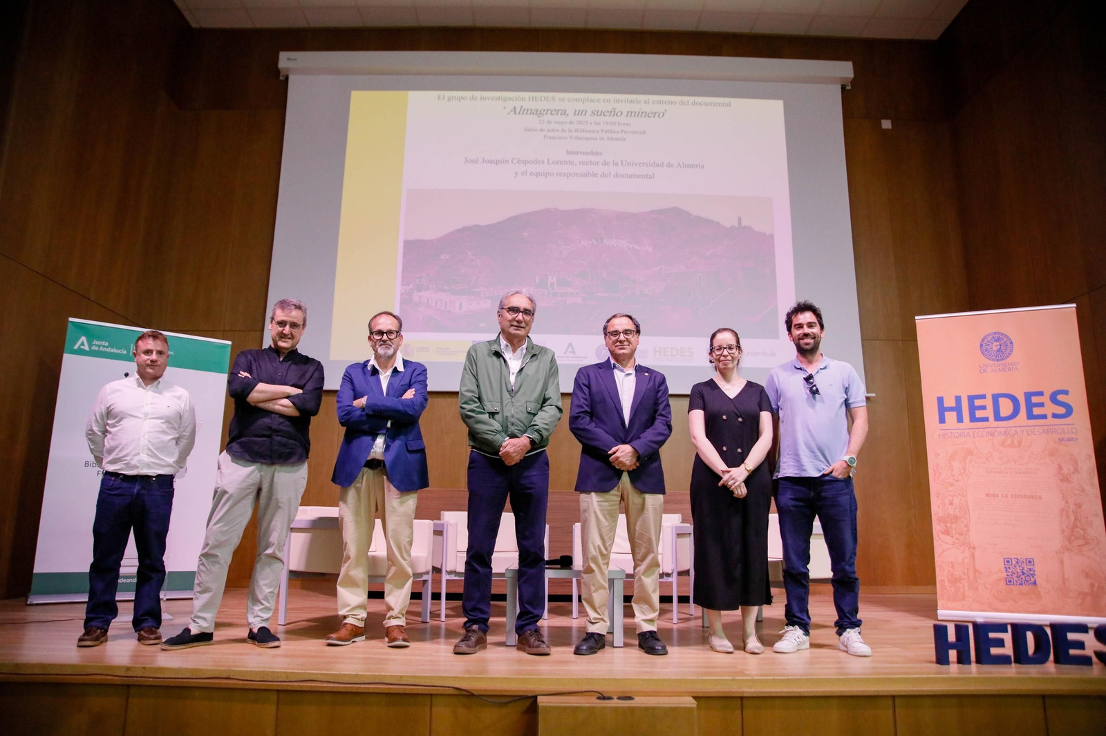 Imágenes de la presentación del documental "Almagrera, un sueño minero" en la biblioteca Villaespesa de Almería