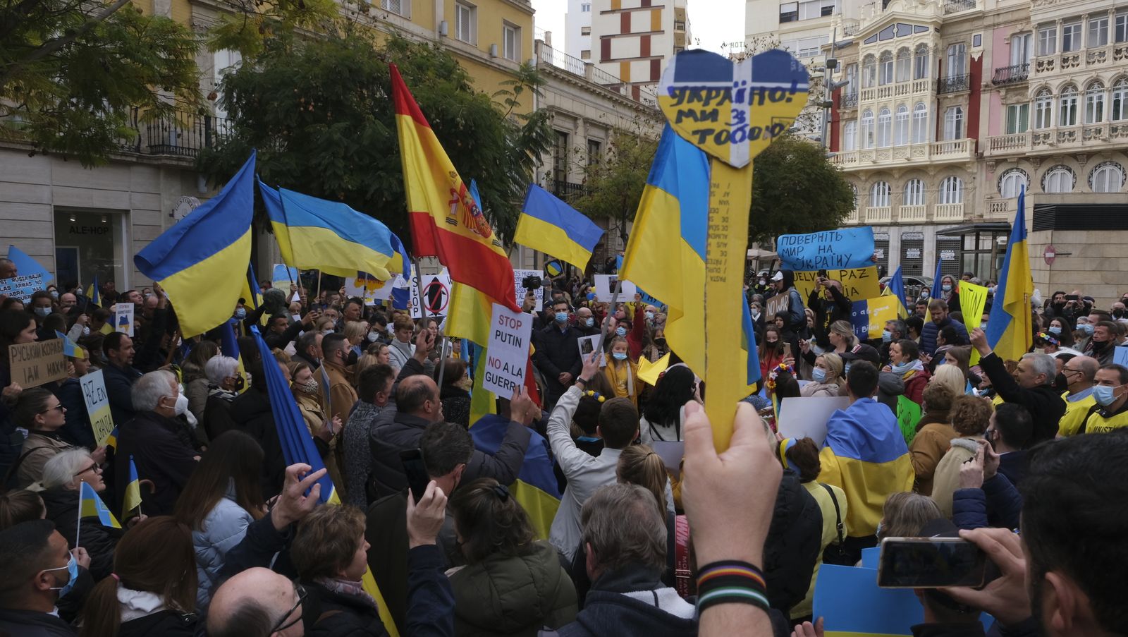 Fotogalería de las protestas contra la invasión rusa en Ucrania. Almería.