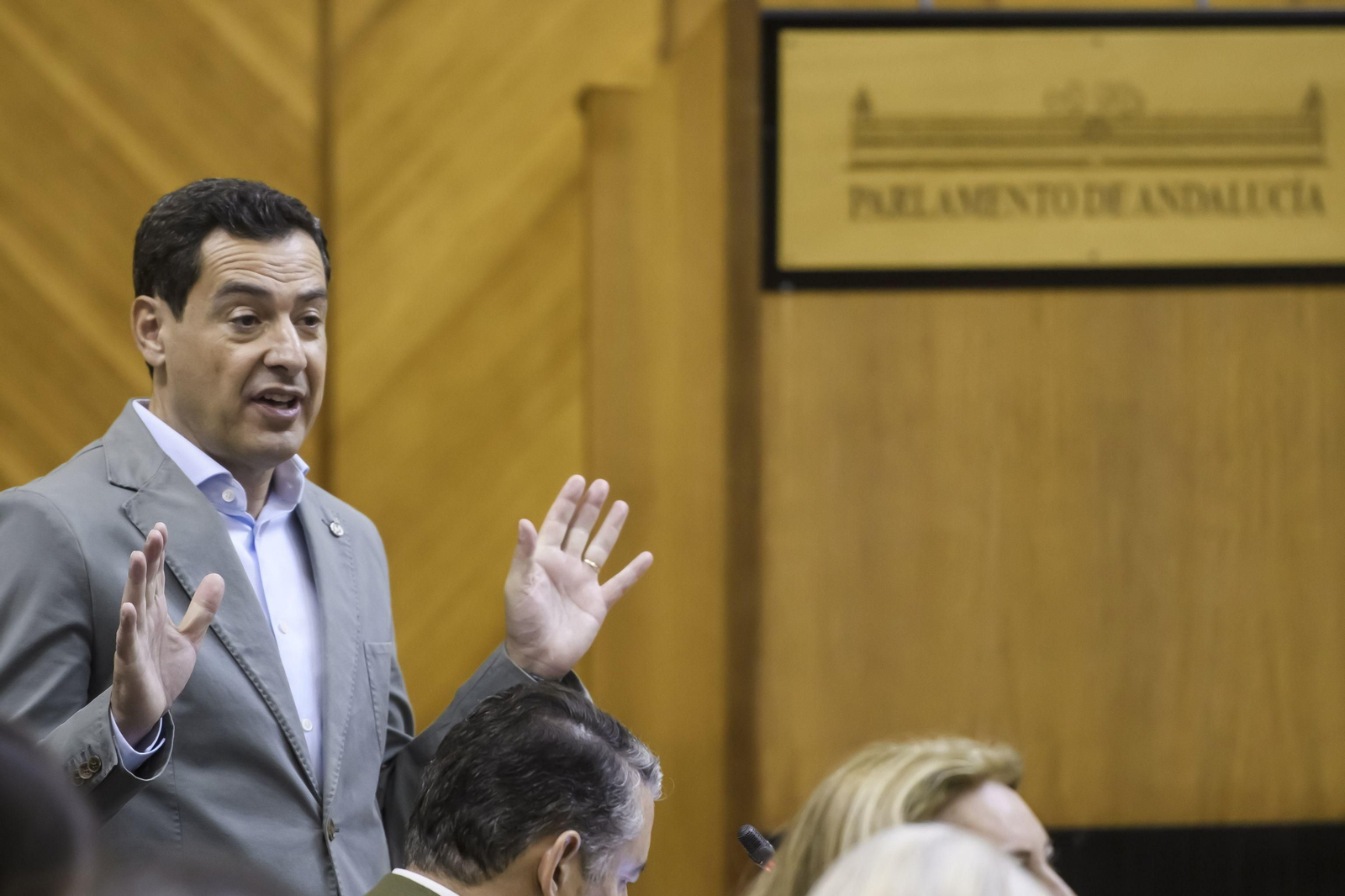 El presidente de la Junta de Andalucía durante la sesión de control.