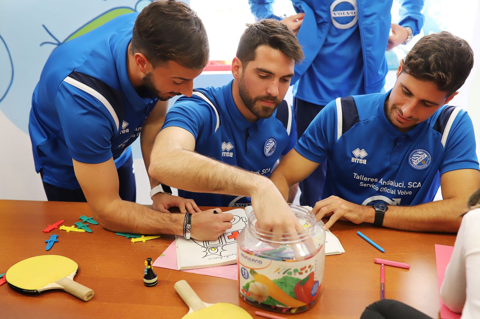 Enrega de regalos a los niños del Hospital del Xerez DFC