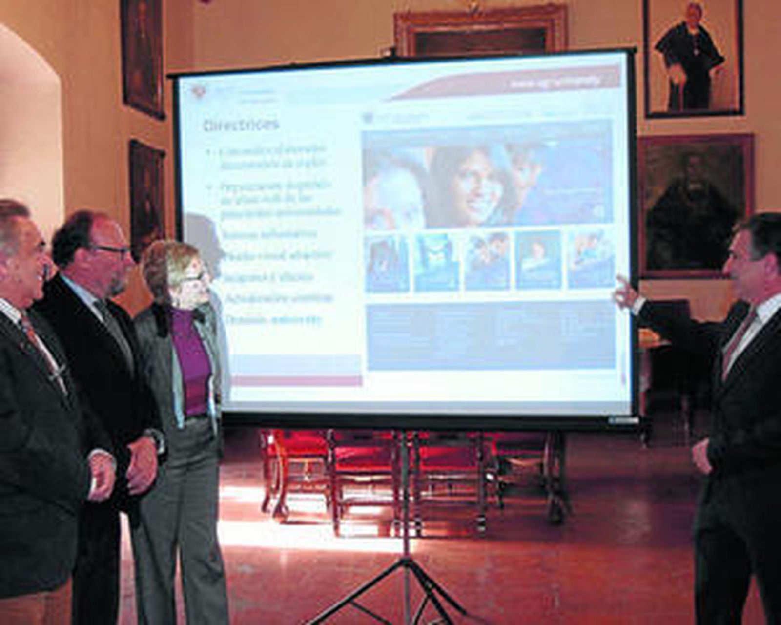 La página, íntegra en inglés, tiene un diseño muy similar a las webs de Oxford, Cambridge y Harvard.