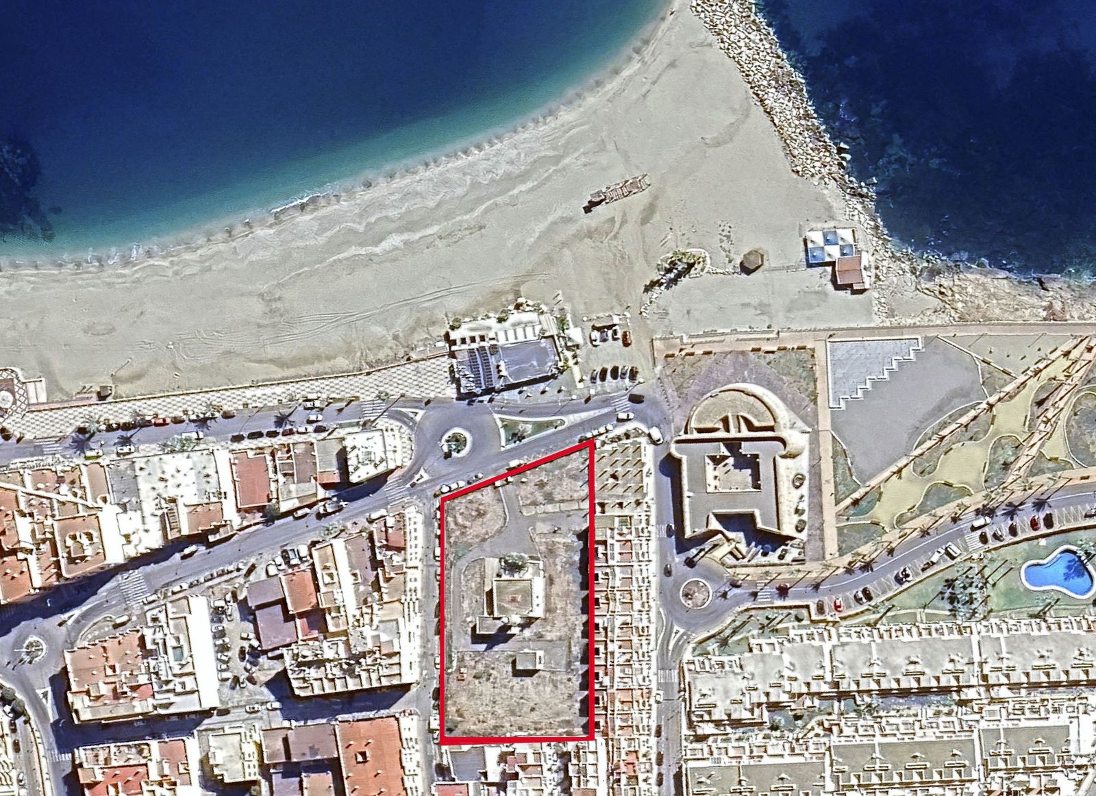 La finca del antiguo faro de Garrucha sale a subasta.