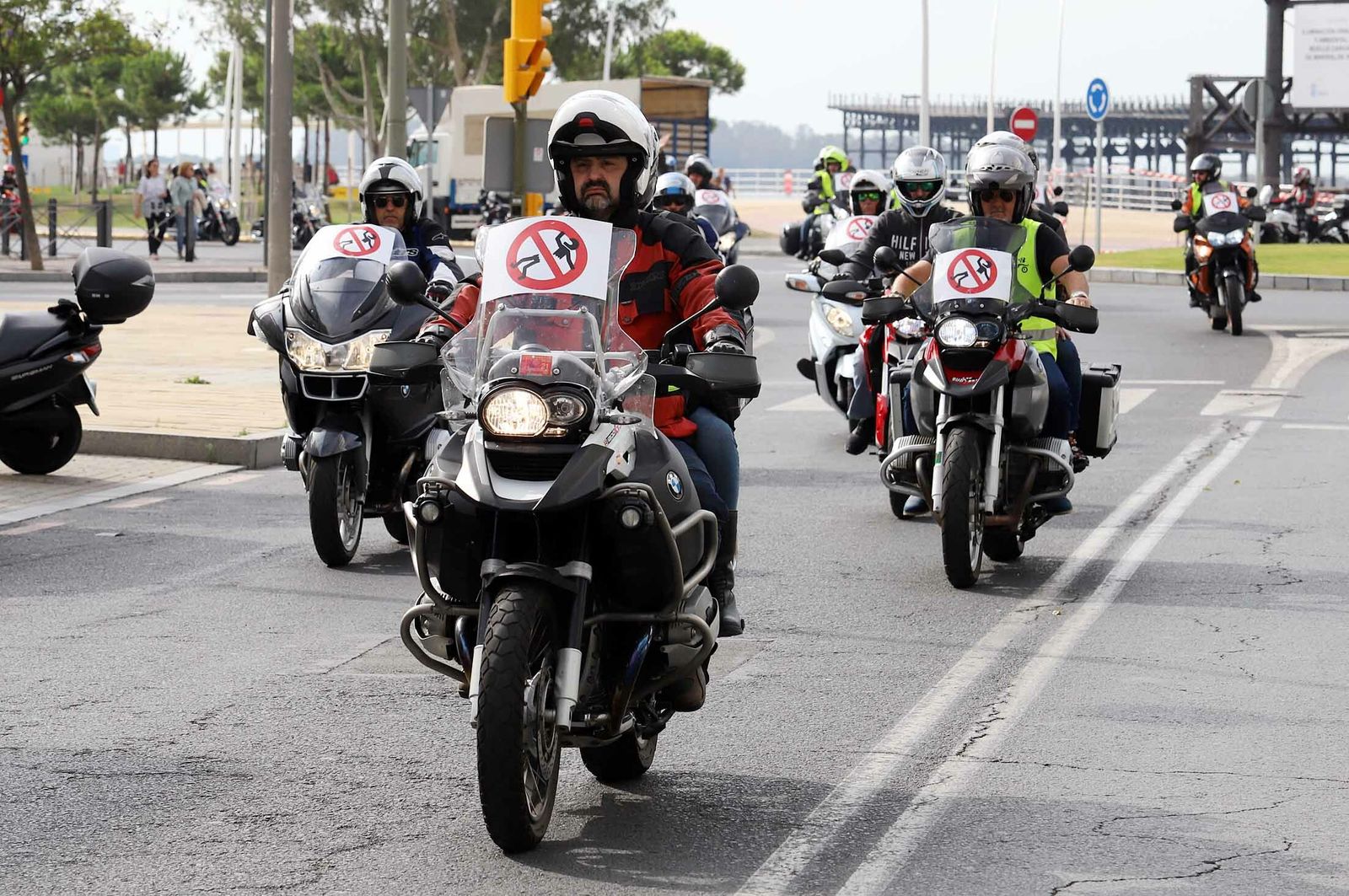 Imágenes de la concentración de motoristas por la seguridad