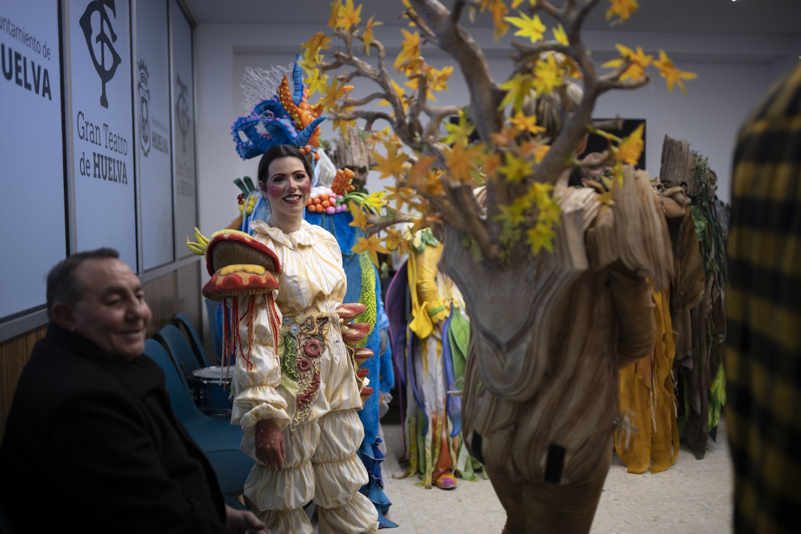 Imágenes de la actuación de la comparsa de Huelva "La vieja verde" en el Carnaval Colombino