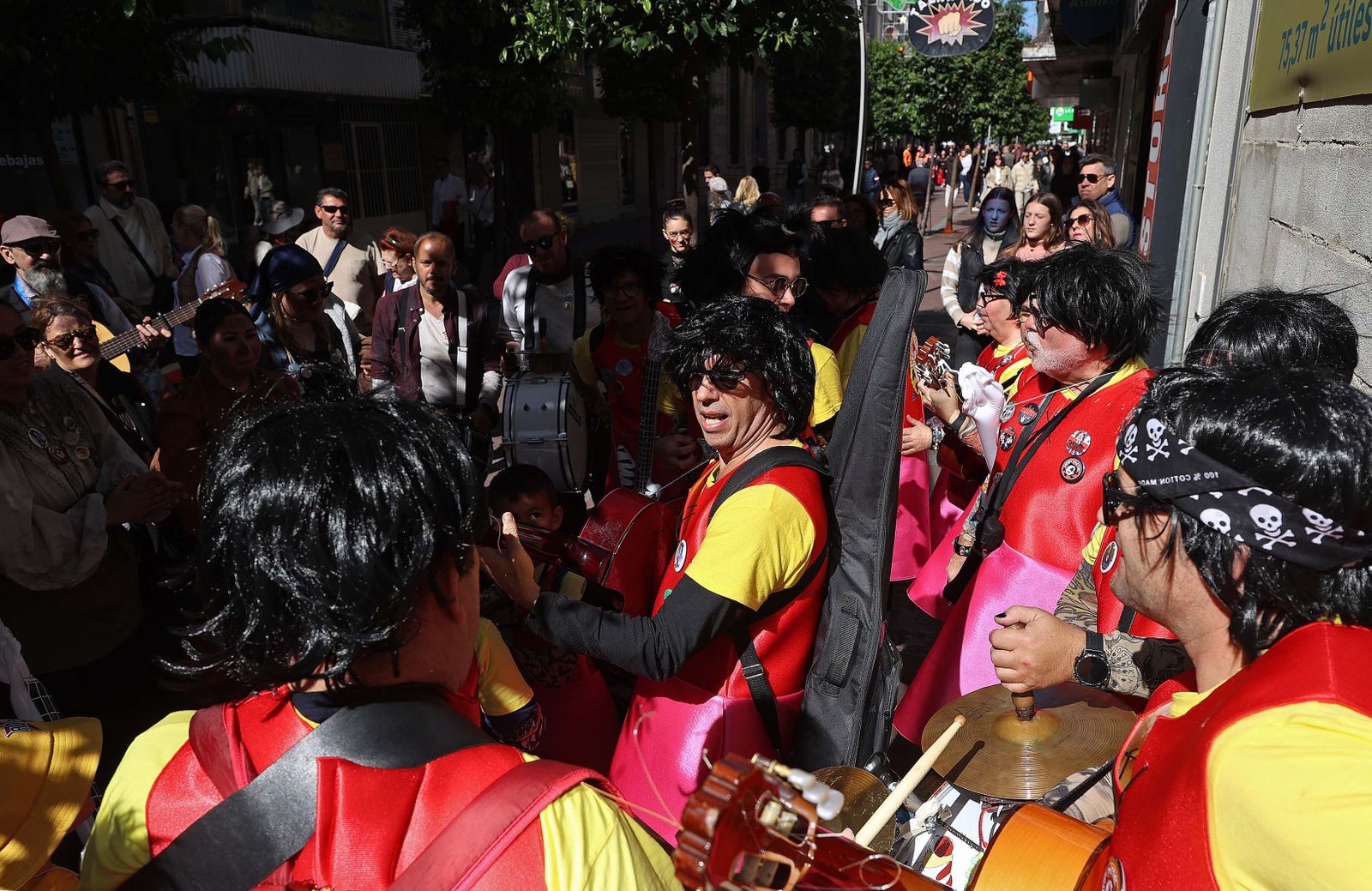 La cabalgata de agrupaciones del Carnaval de Algeciras, en imágenes