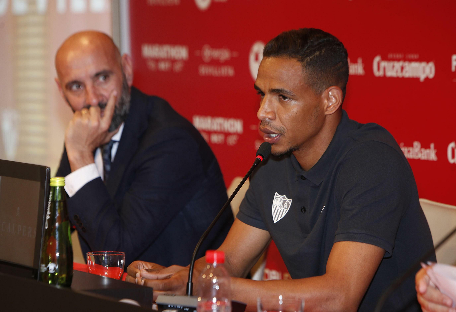 Fernando, en la rueda de prensa de su presentación junto a Monchi.