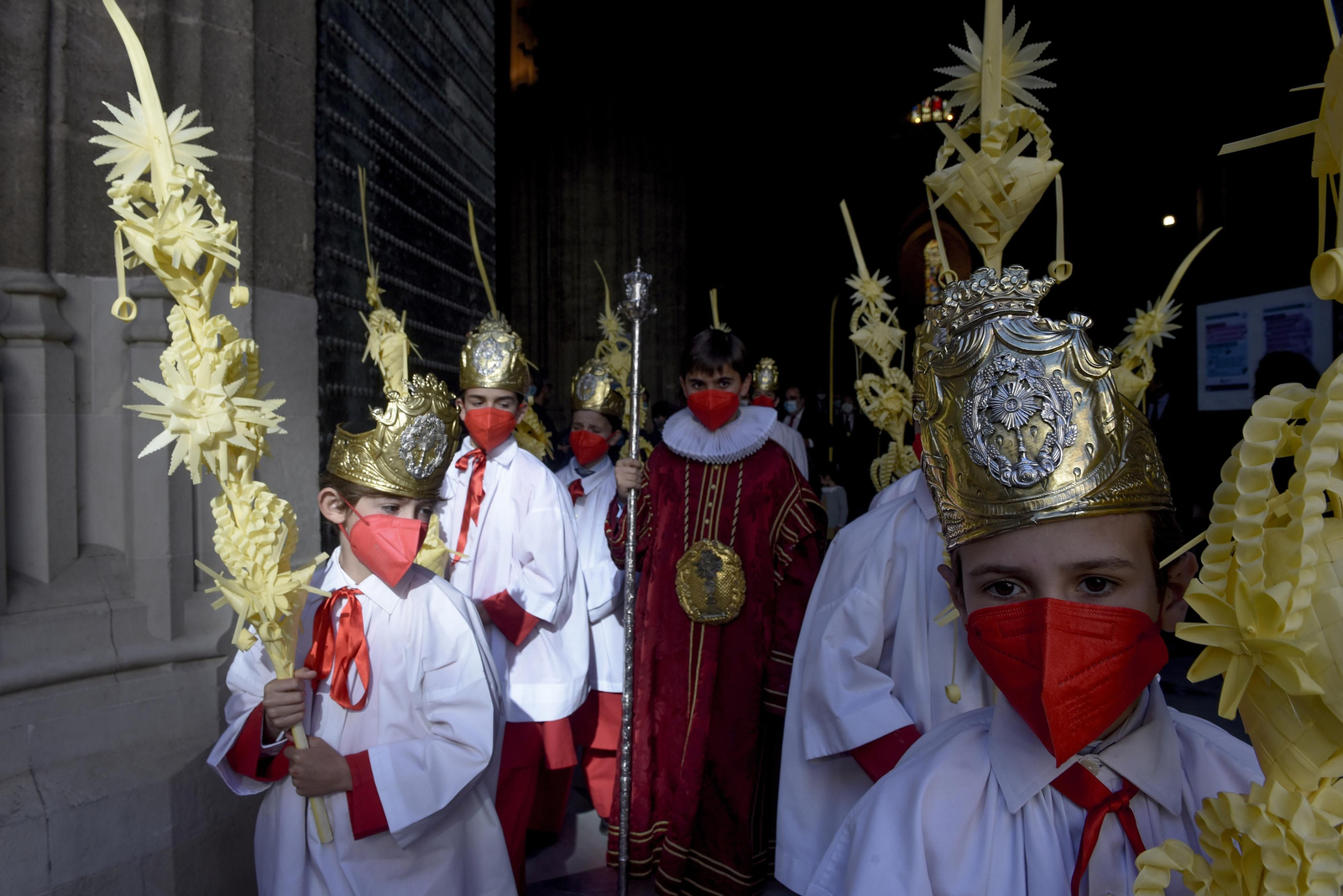 La procesión de palmas del Cabildo Catedral abre el Domingo de Ramos en Sevilla