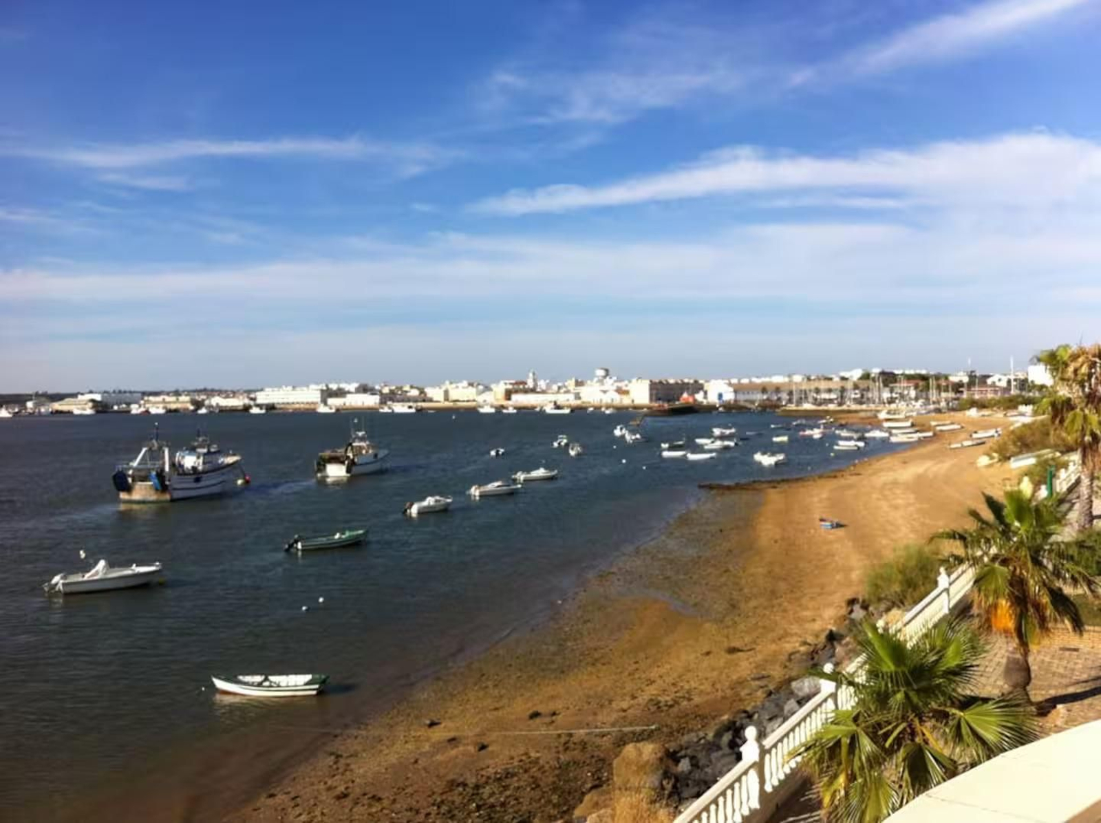 Dormir en un faro es posible en este bello pueblo de Huelva: "Con vistas privilegiadas al mar" Dormir en un faro es posible en este bello pueblo de Huelva: "Con vistas privilegiadas al mar"