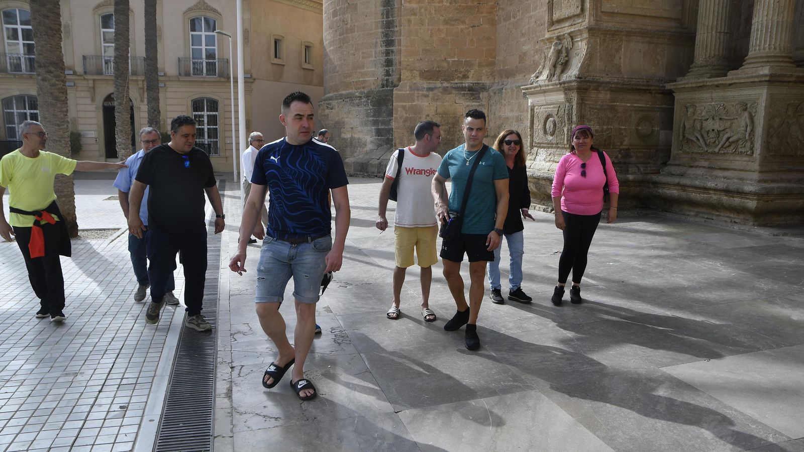 Los internos y sus acompañantes han salido este lunes desde la catedral de Almería.