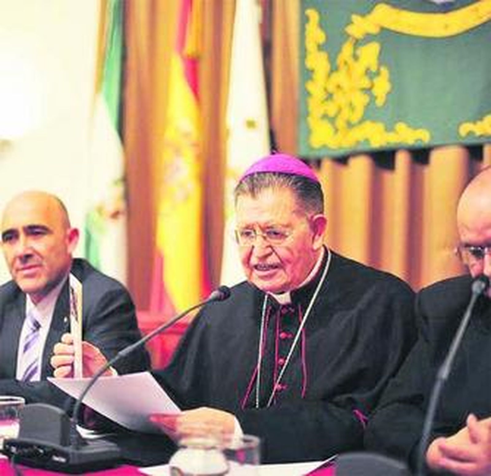 El obispo, Antonio Ceballos, durante la presentación de la carta.