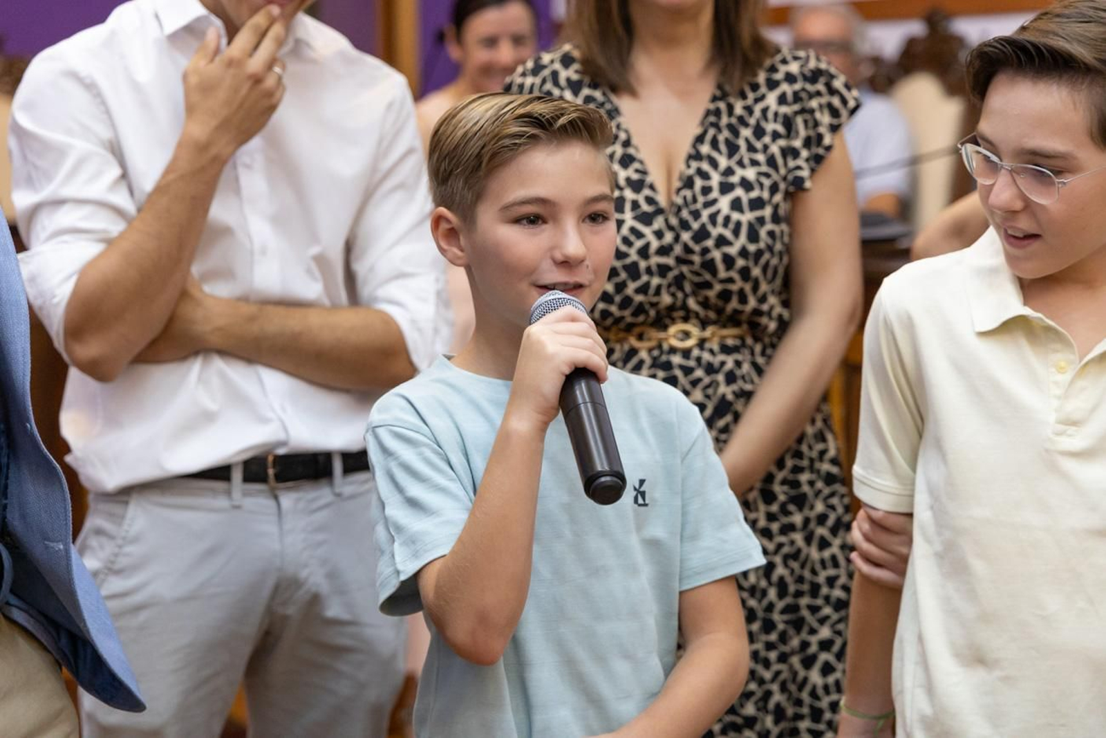 Recibimiento en el Salón de Plenos del Ayuntamiento de Lucas Paulano, el joven talento ganador de La Voz Kids 2025