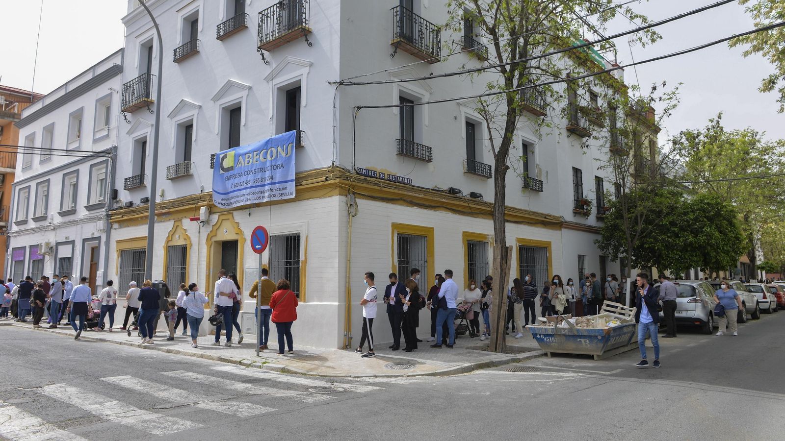 Las colas para entrar en la iglesia de las Mercedes doblaban las esquinas.