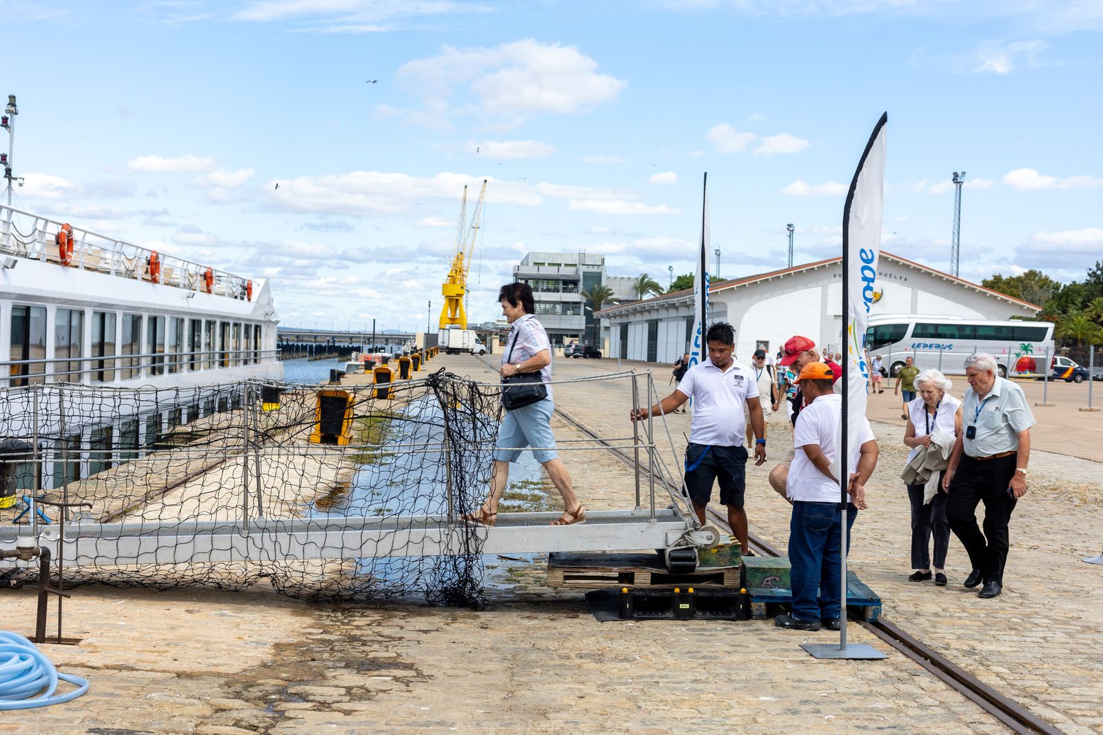 Las impresionantes imágenes del buque La Belle de Cadix en el Puerto de Huelva