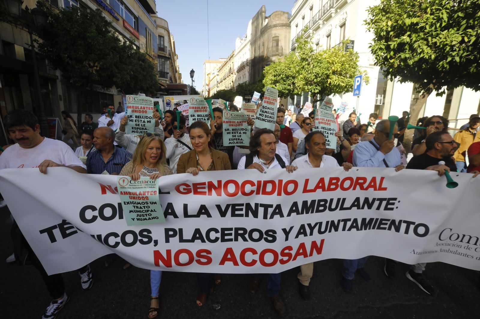 La protesta de los comerciantes ambulantes en Córdoba, en imágenes