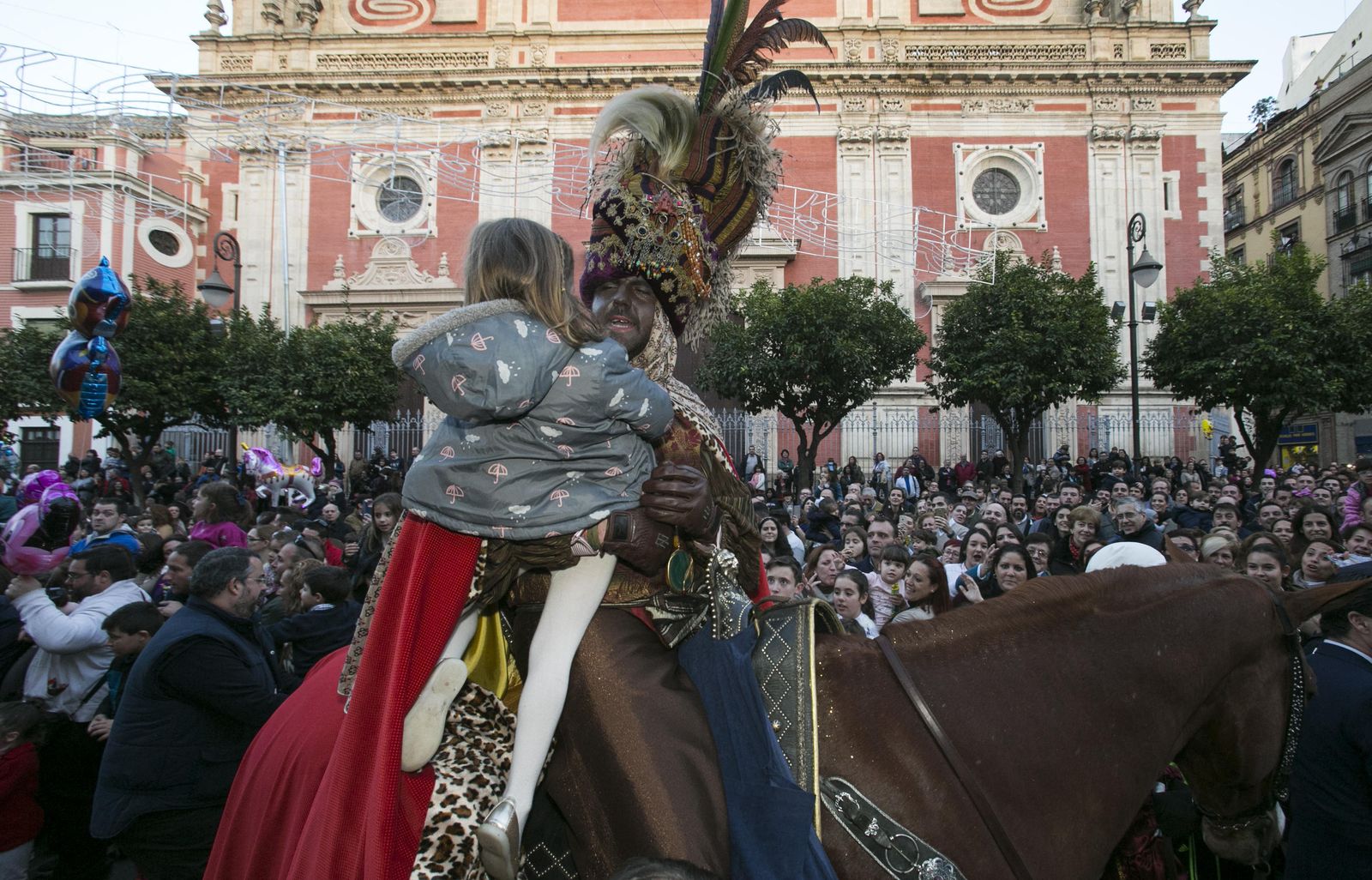 El recorrido del Heraldo Real, en imágenes