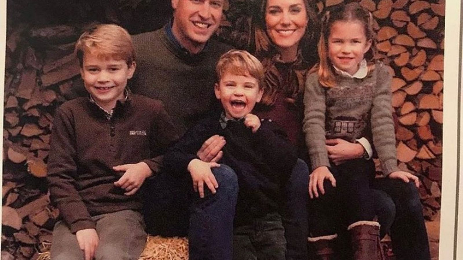 Los Cambridge con sus tres hijos.