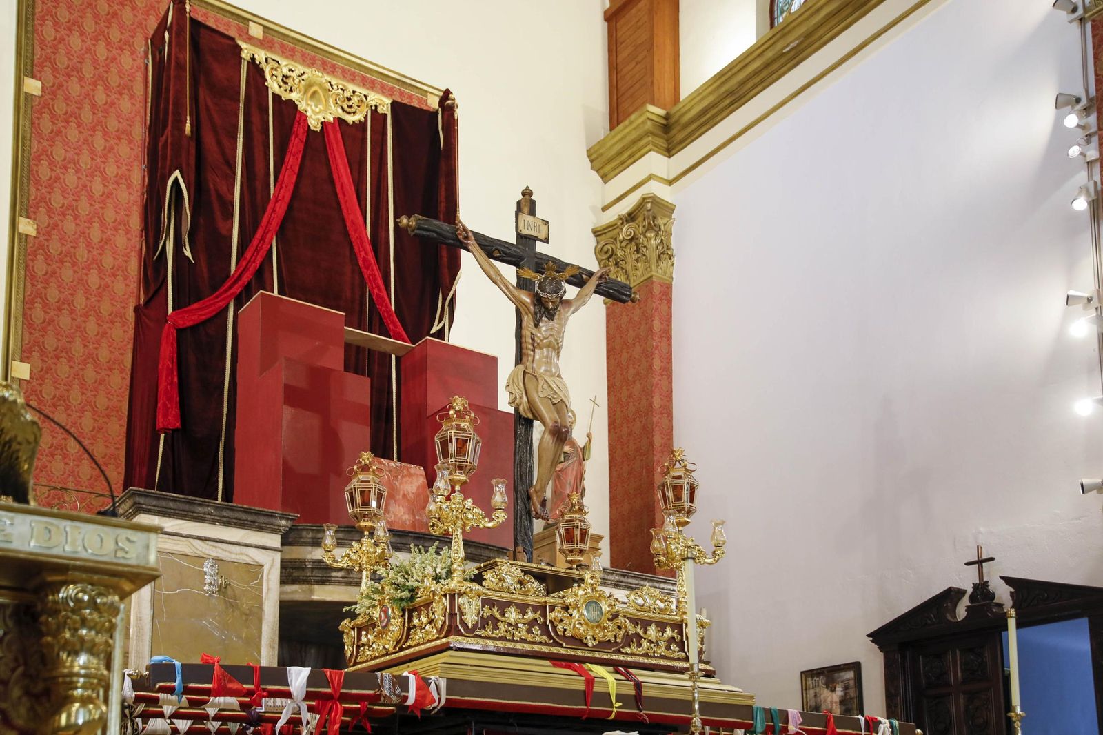 Las imágenes de la misa vespertina y procesión del Cristo de la Luz de Dalías