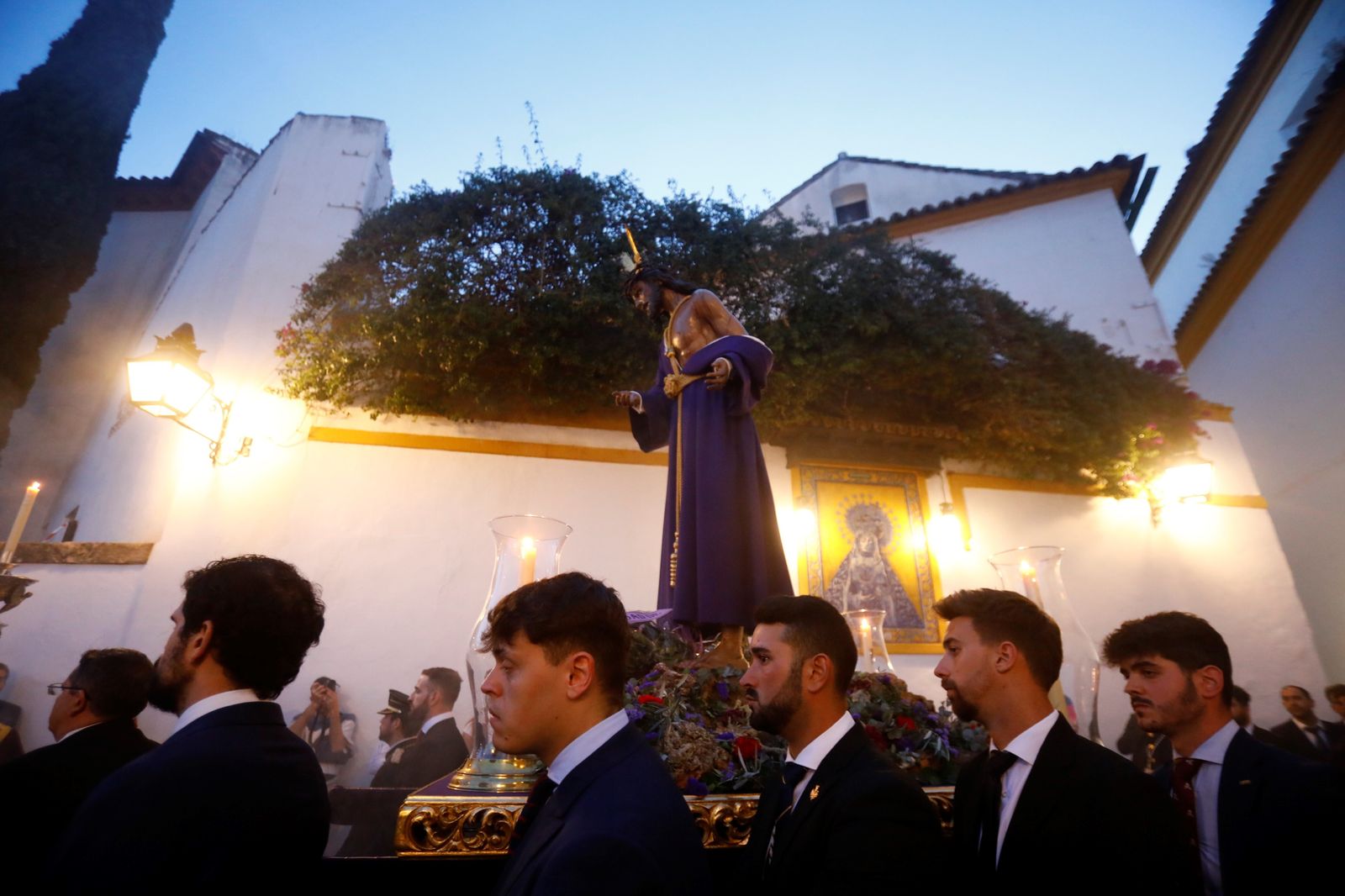 Las mejores imágenes del vía crucis de Nuestro Padre Jesús de la Humildad y Paciencia en Córdoba