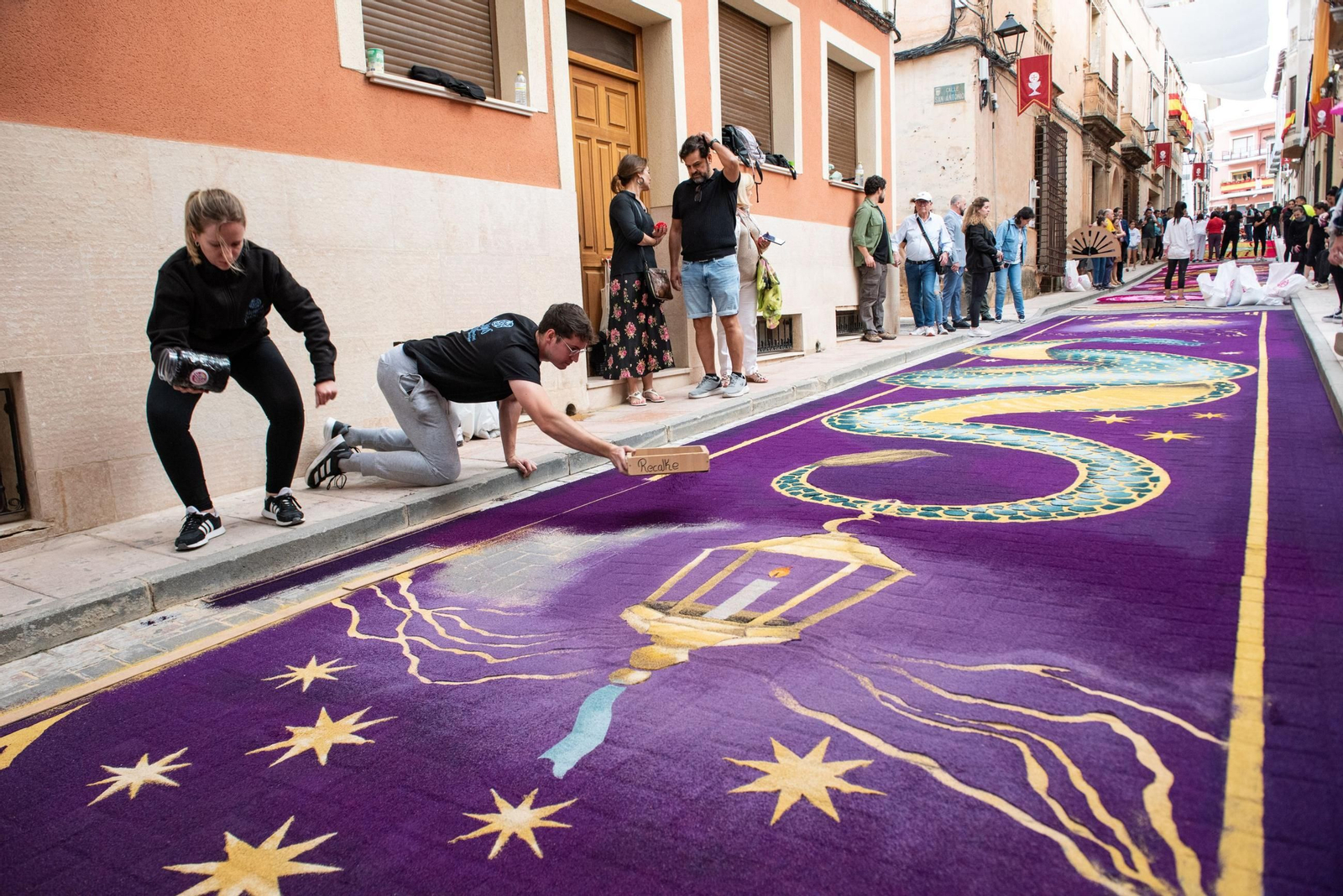 Preparación de una alfombra del Corpus Preparación de una alfombra del Corpus