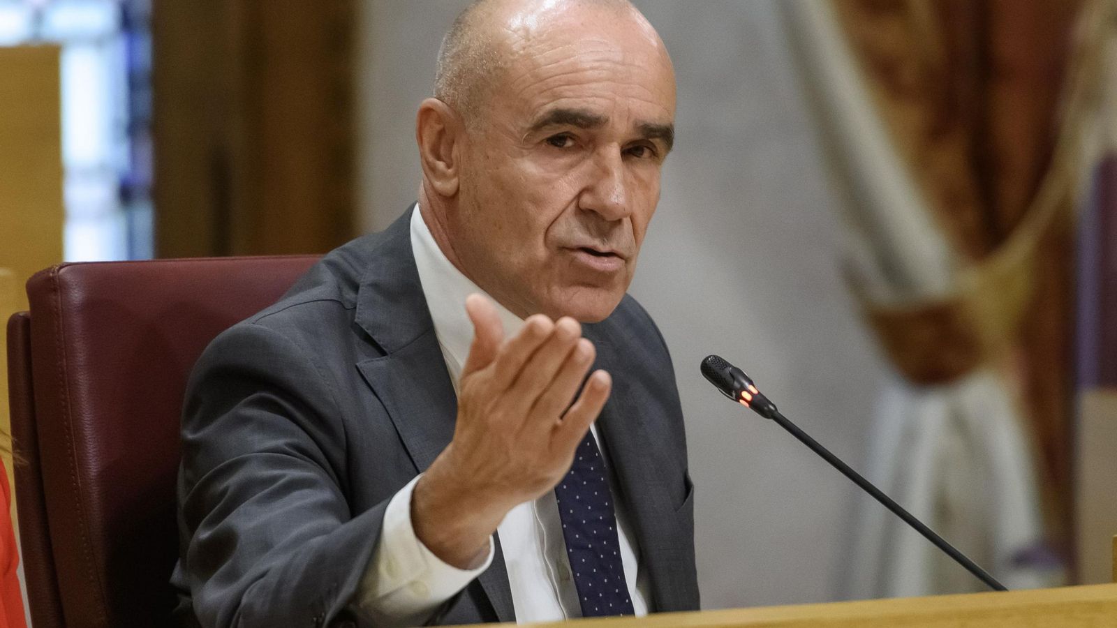 El alcalde de Sevilla, José Luis Sanz se somete a una cuestión de confianza