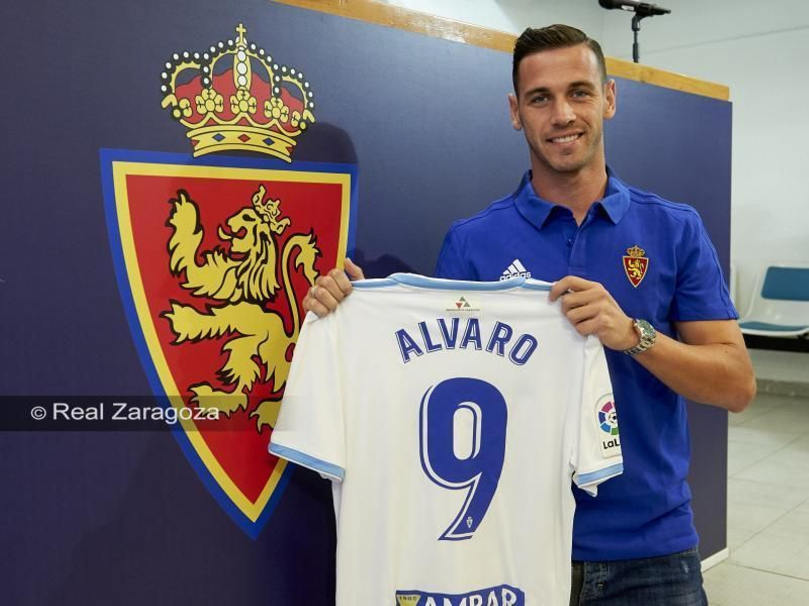 Álvaro Vázquez, en su presentación como jugador del Zaragoza.