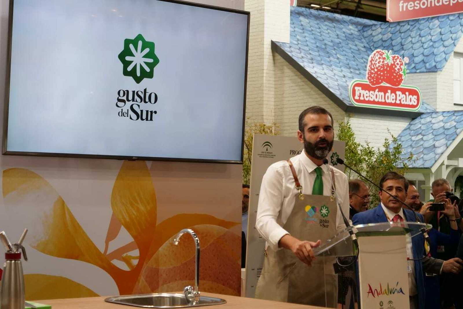 Almería 2019 ha presentado su último vídeo, en el que se pone en valor la fuerza productora y exportadora de agricultores y empresas.