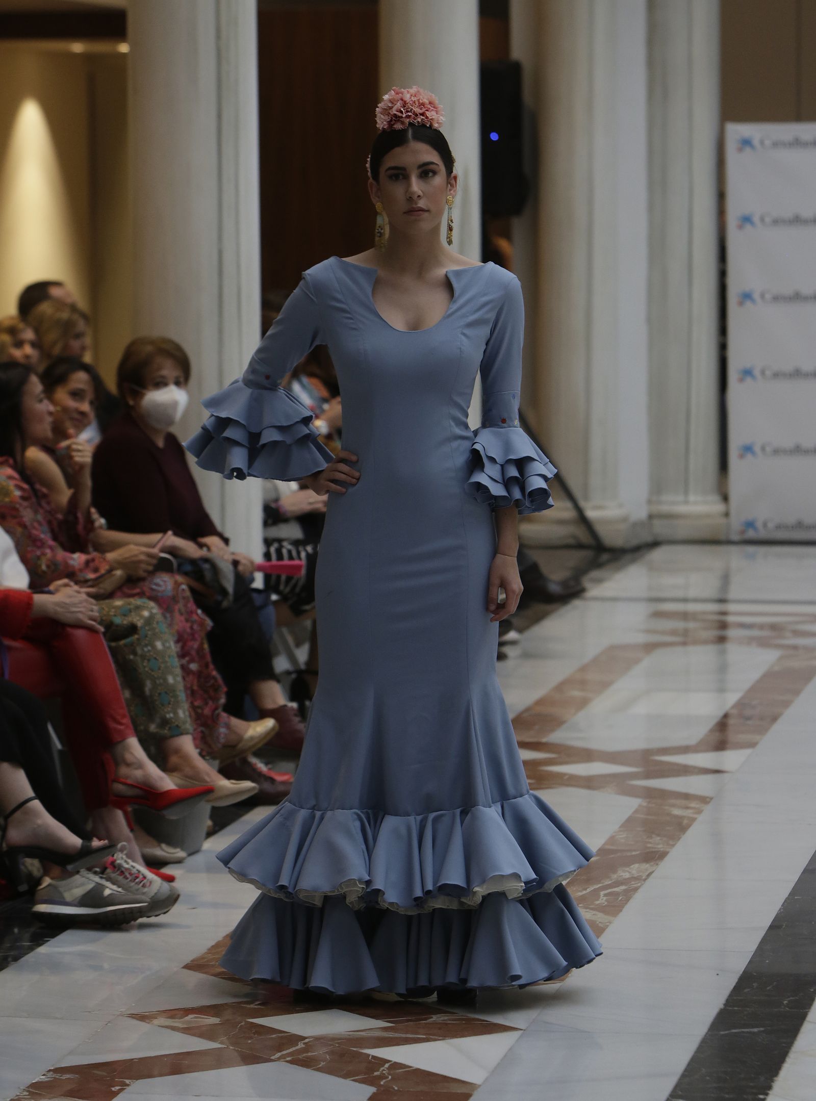 Desfile moda flamenca en las vísperas de la Feria de Abril CaixaBank