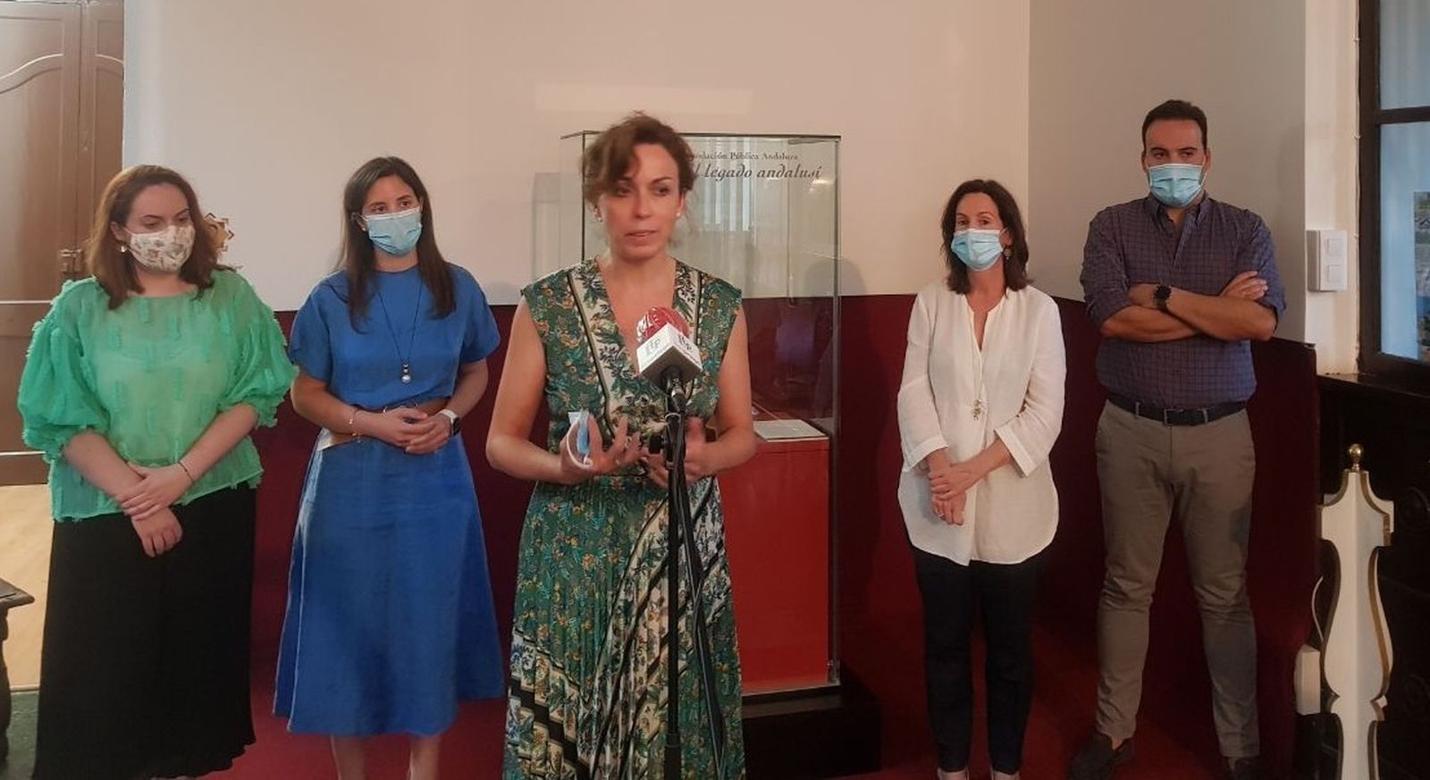 La alcaldesa de Priego de Córdoba, María Luisa Ceballos, durante su comparecencia ante los medios.