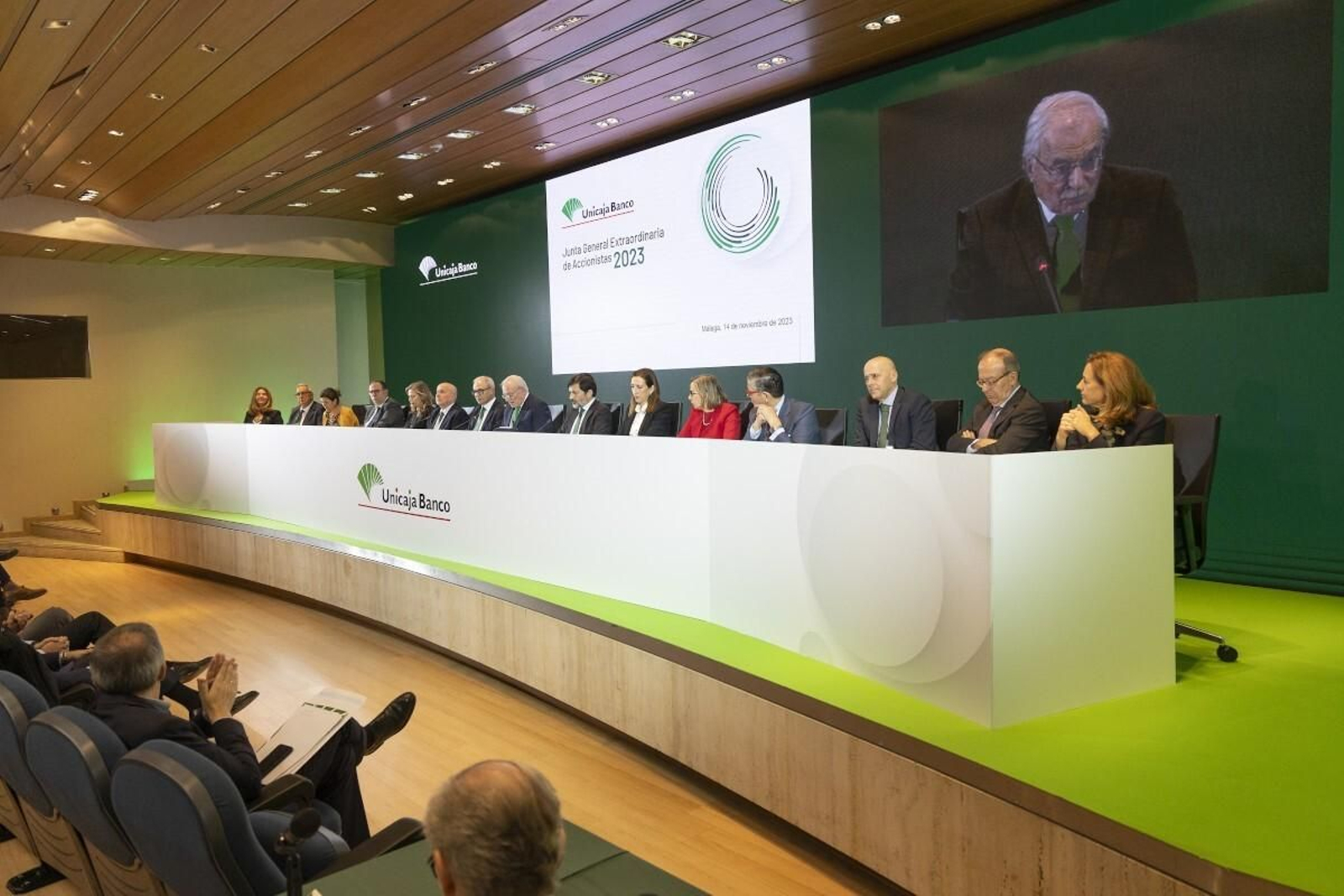 Azuaga habla en la junta general extraordinaria de accionistas de Unicaja Banco.