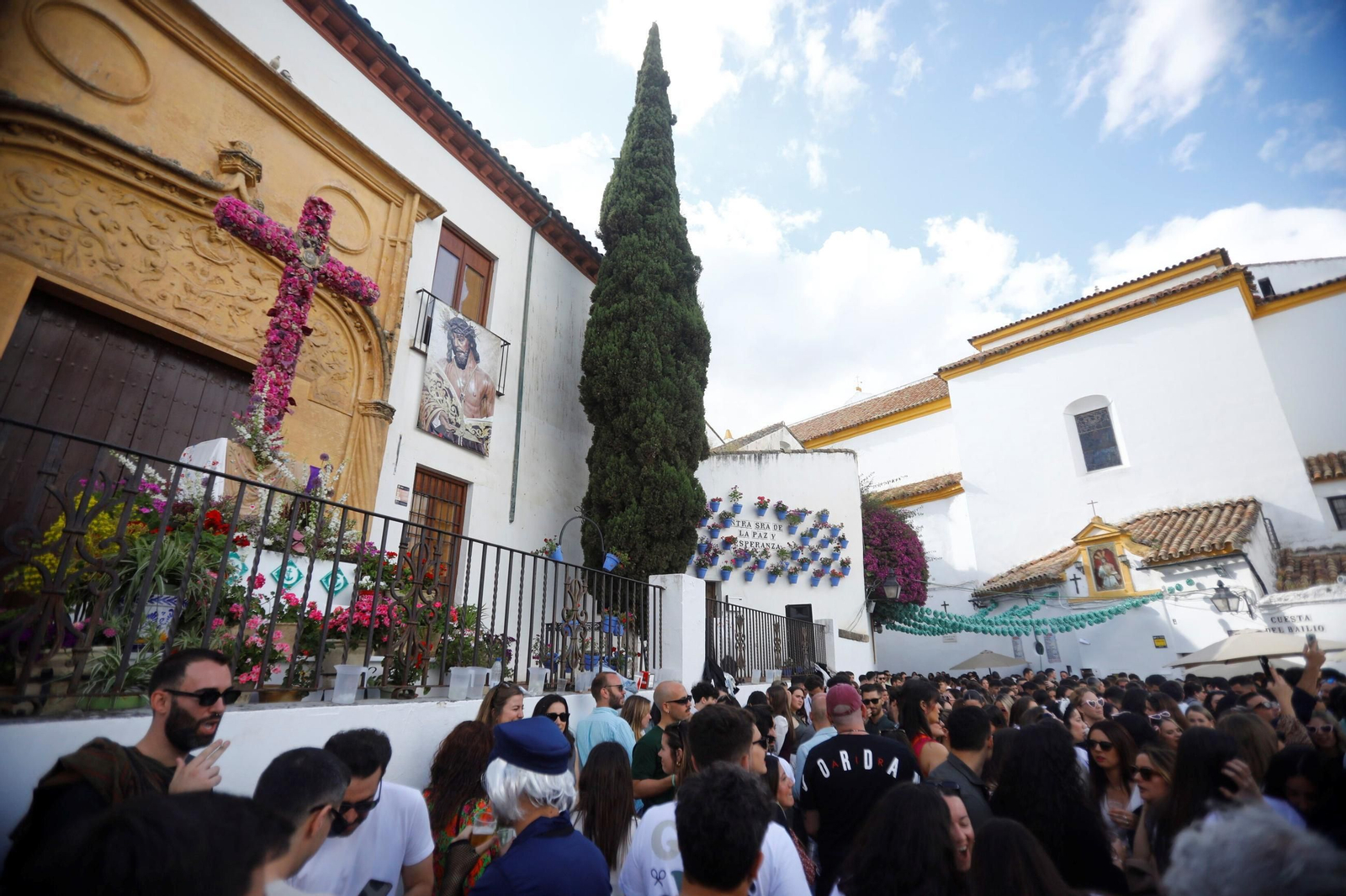 Las mejores fotos de unas Cruces de Córdoba abarrotadas para dar la bienvenida al fin de semana