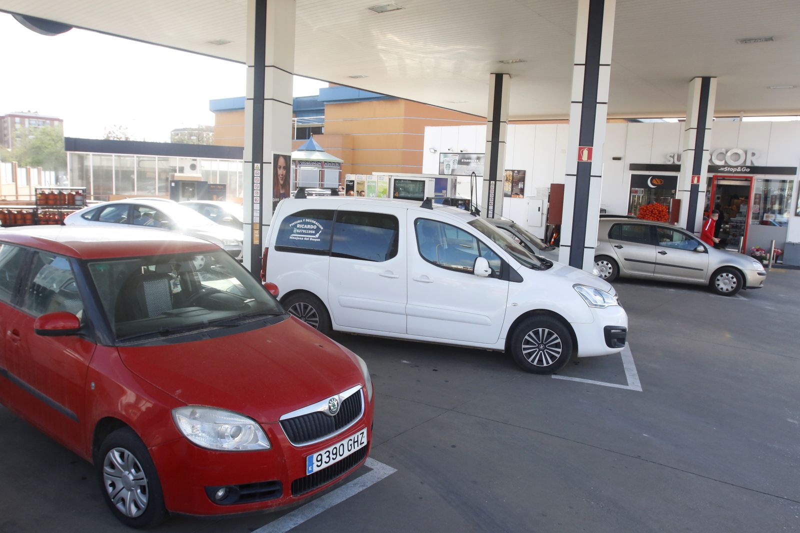 Lleno en la estación de servicio del Zoco.