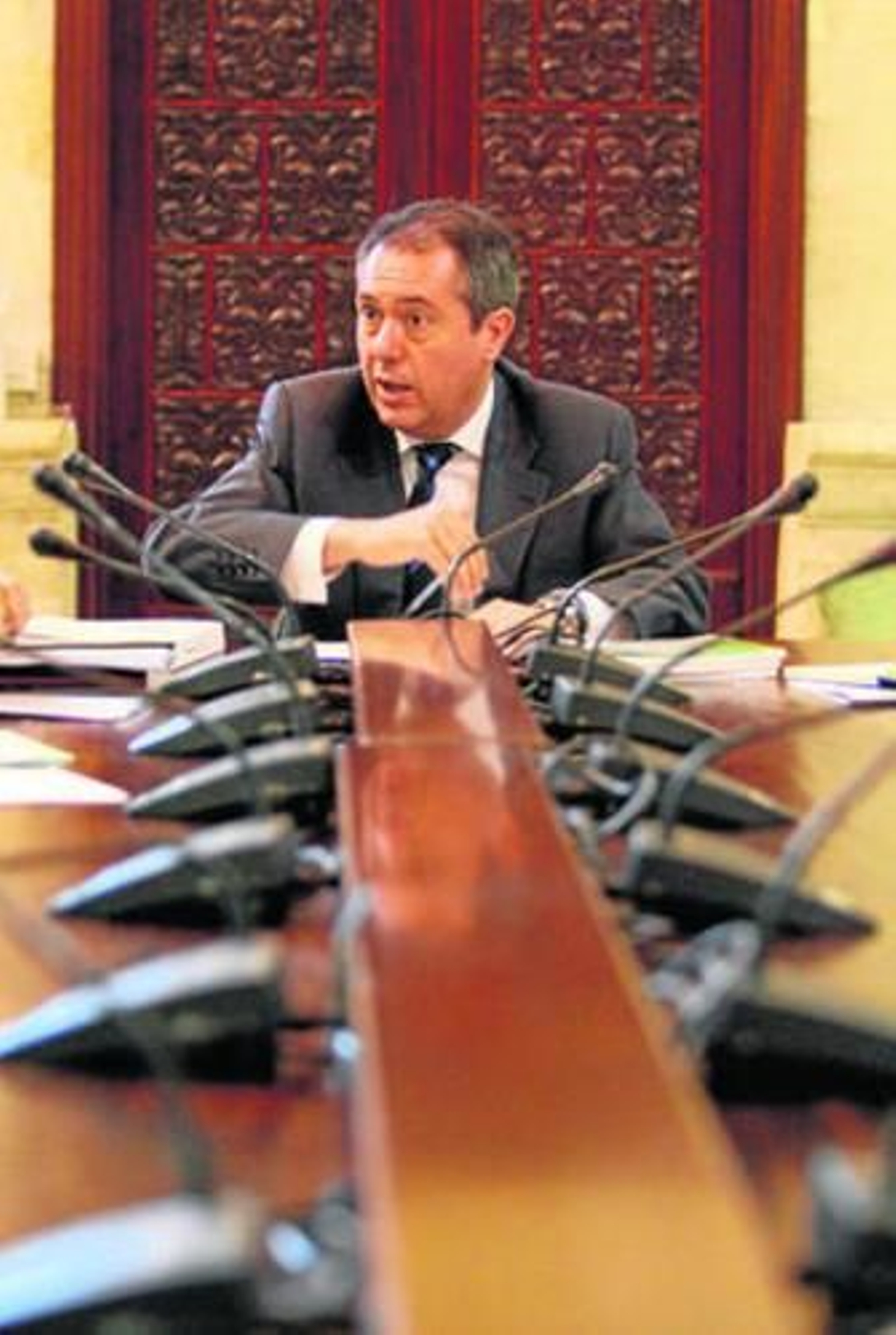 El alcalde, Juan Espadas, ayer en la sala de gobierno del Ayuntamiento.