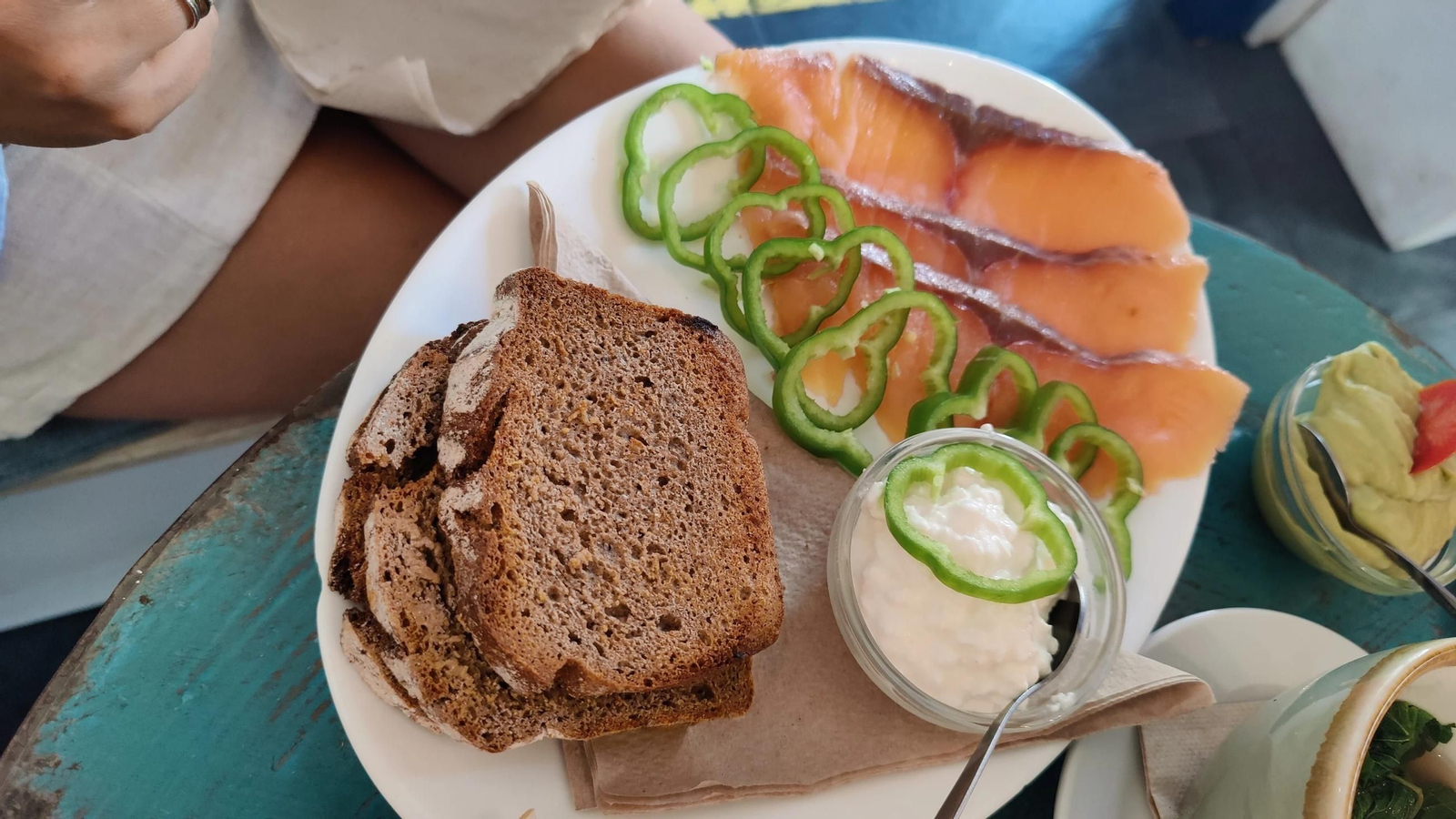 Desayuno de Café Azul, en Tarifa.