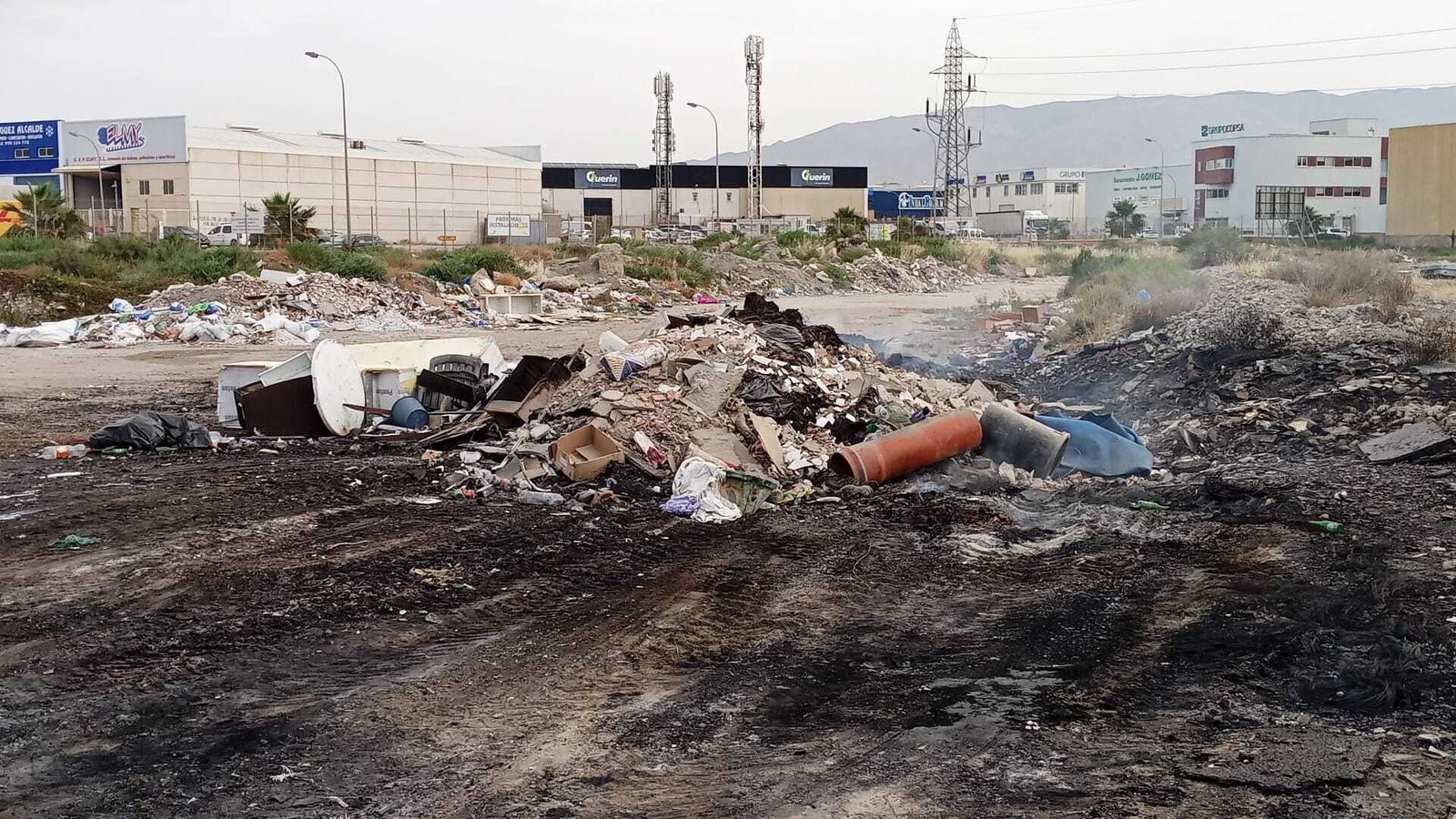 Rescoldos en el vertedero